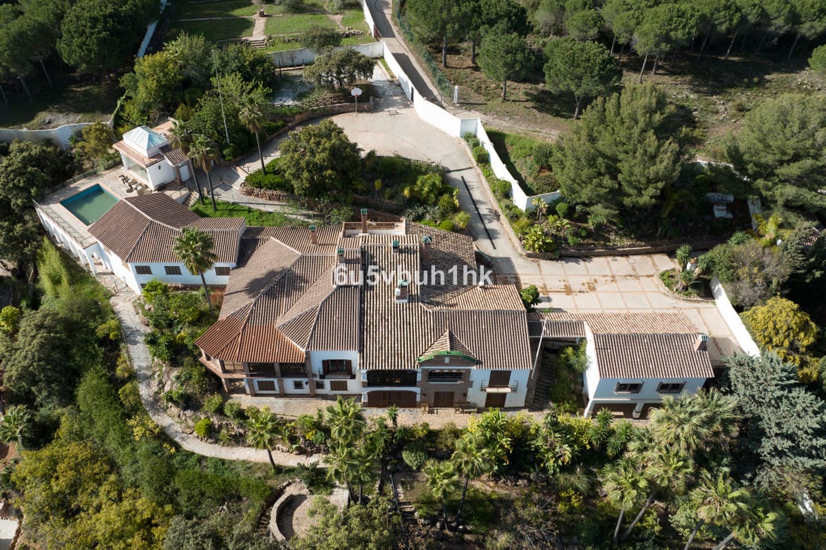 13 bedroom Villa For Sale