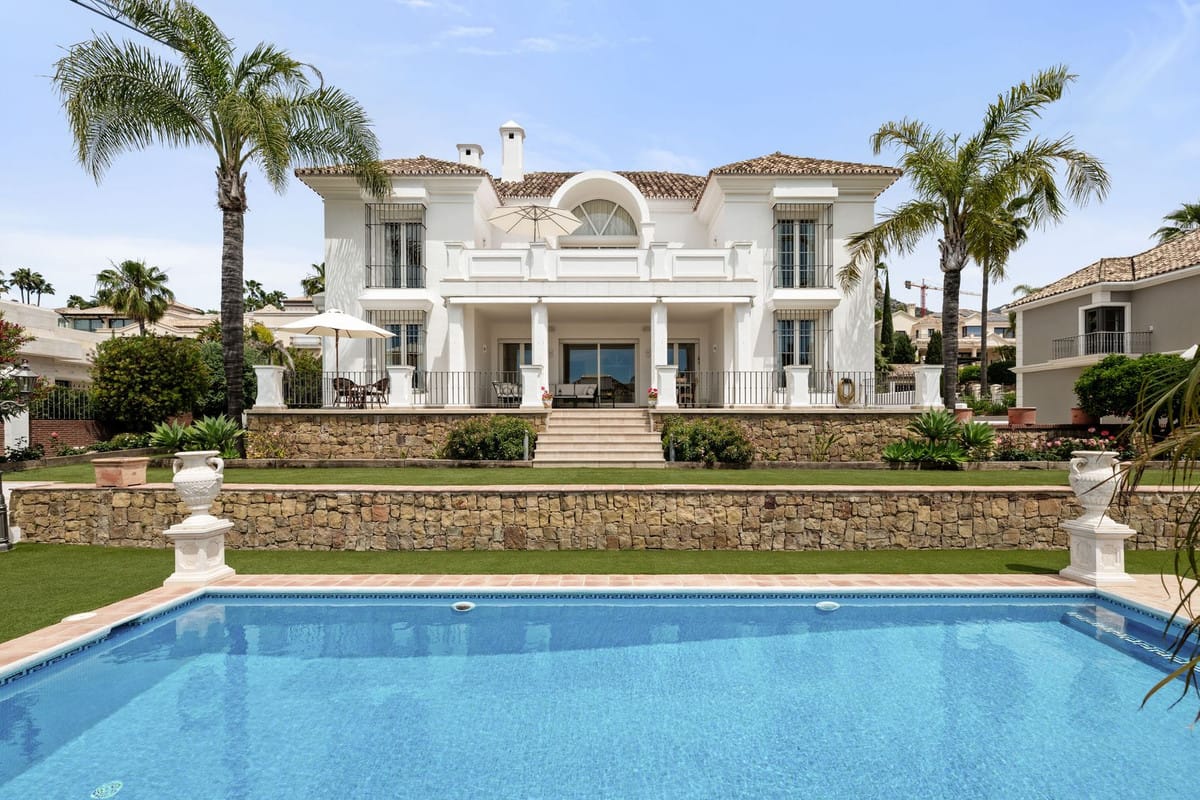 5 bedroom Villa For Sale