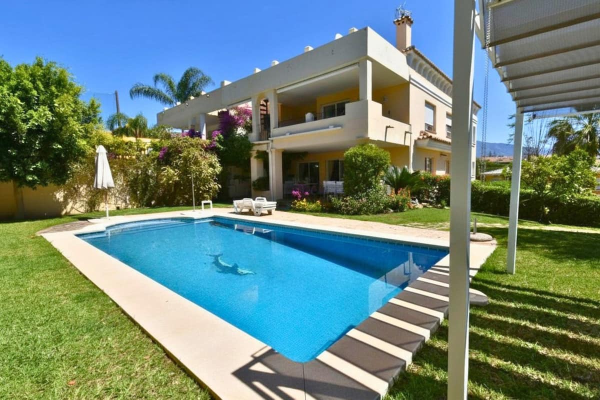 6 bedroom Villa For Sale