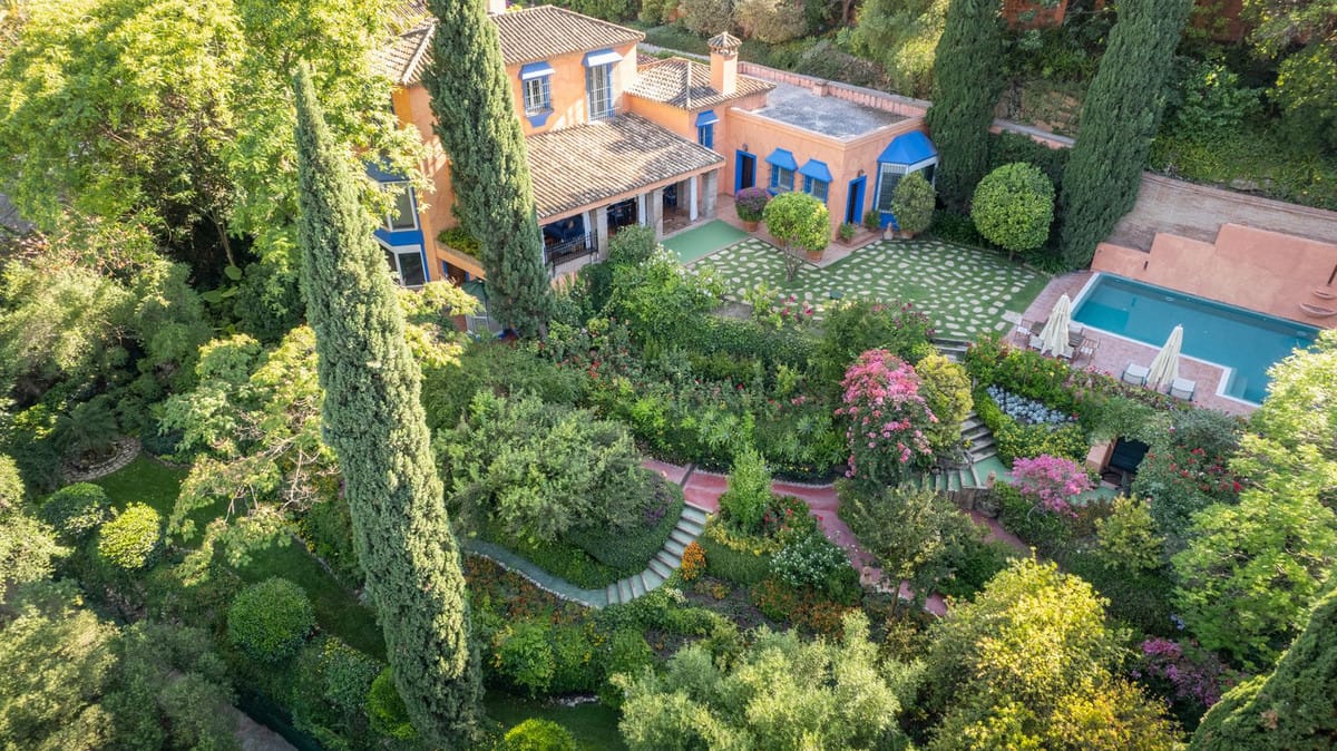 6 bedroom Villa For Sale