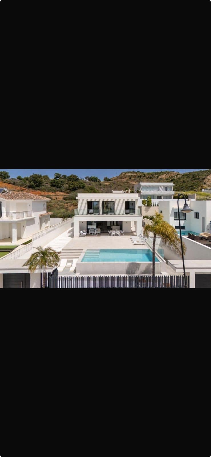 5 bedroom Villa For Sale