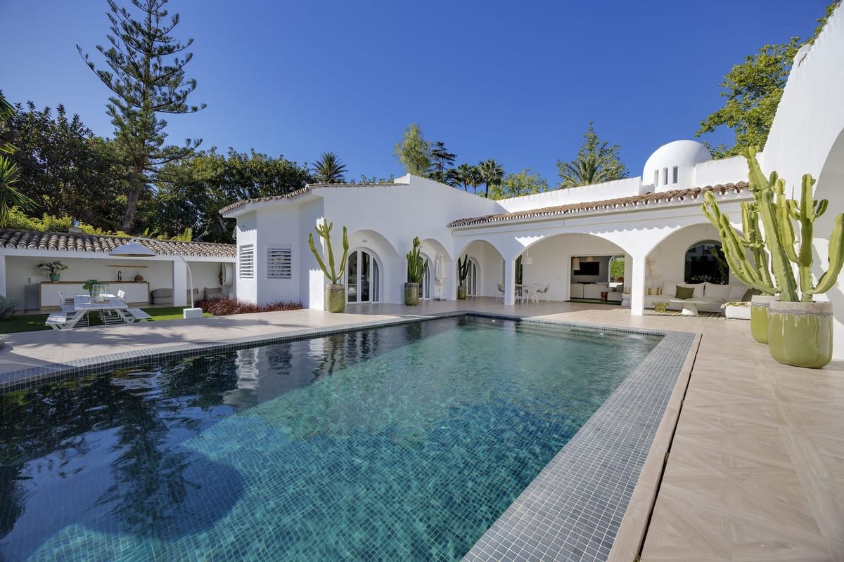 5 bedroom Villa For Sale