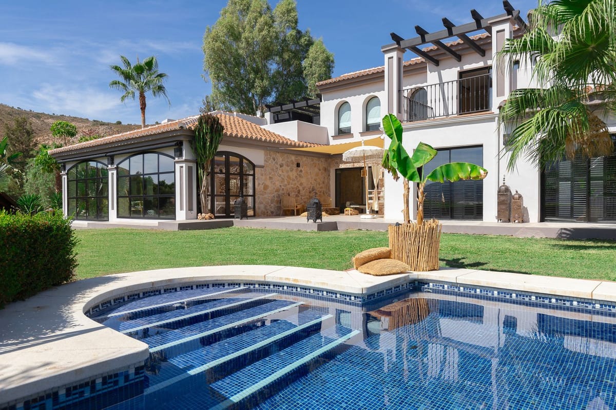 4 bedroom Villa For Sale