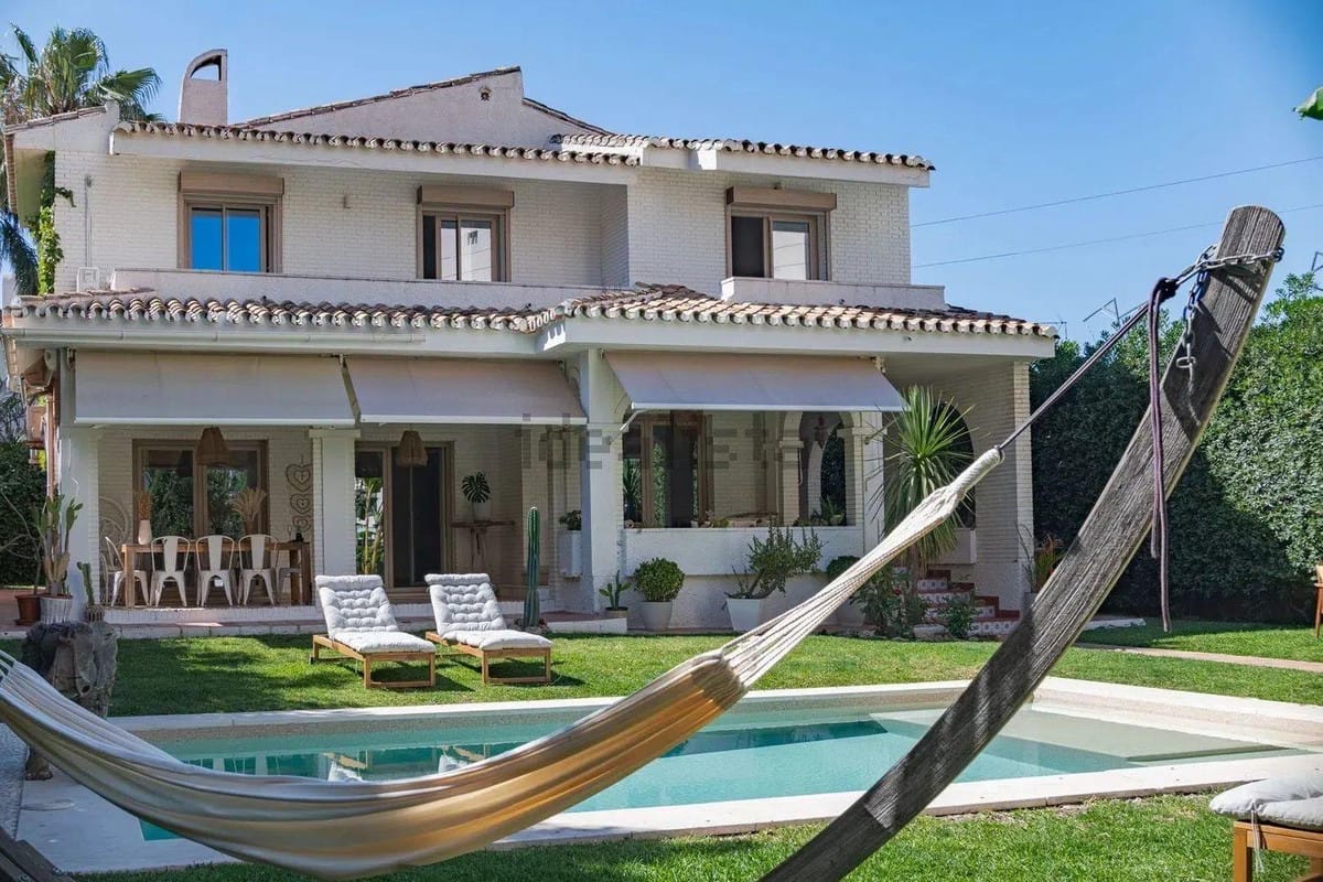 4 bedroom Villa For Sale