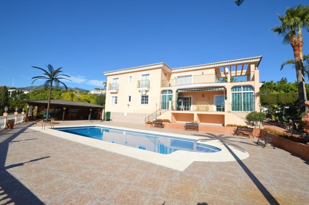 6 bedroom Villa For Sale
