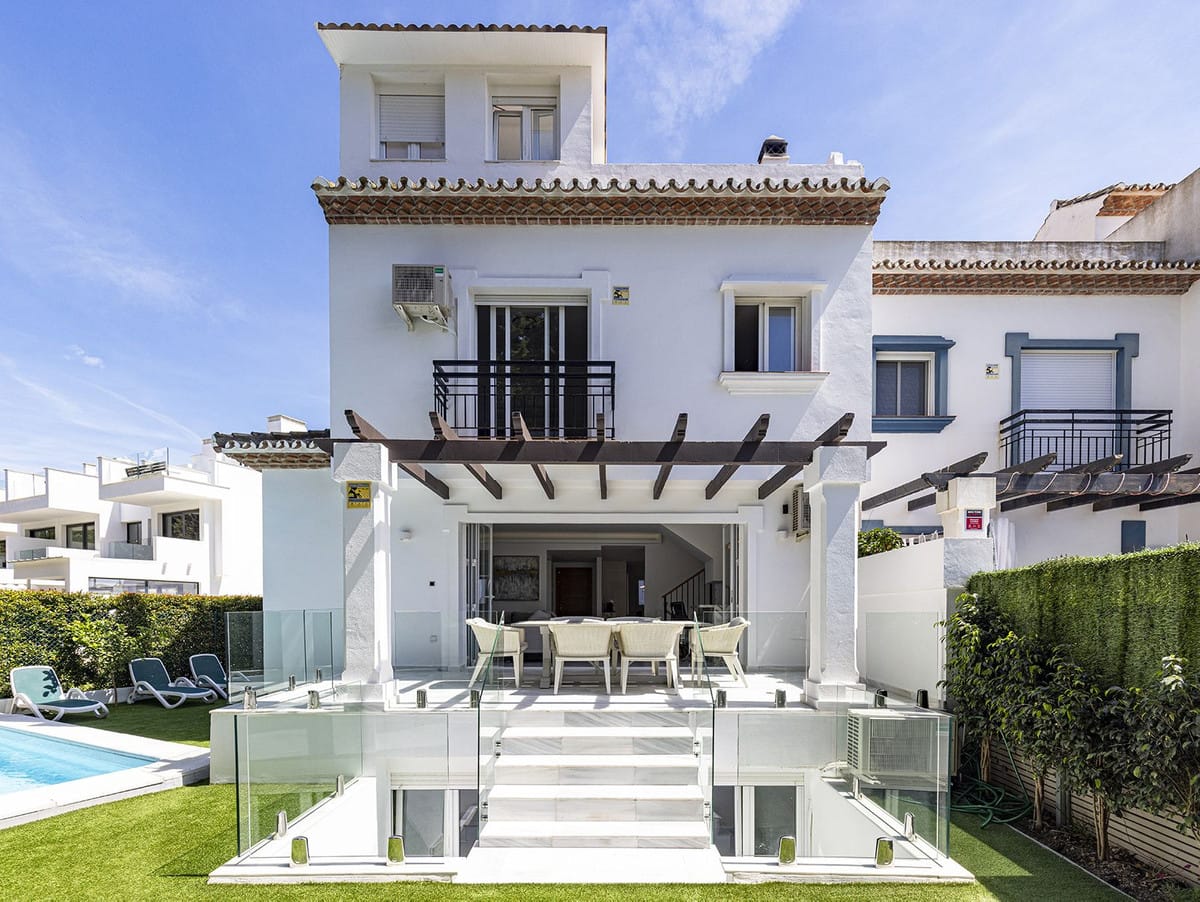 5 bedroom Villa For Sale