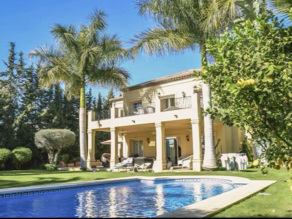 5 bedroom Villa For Sale