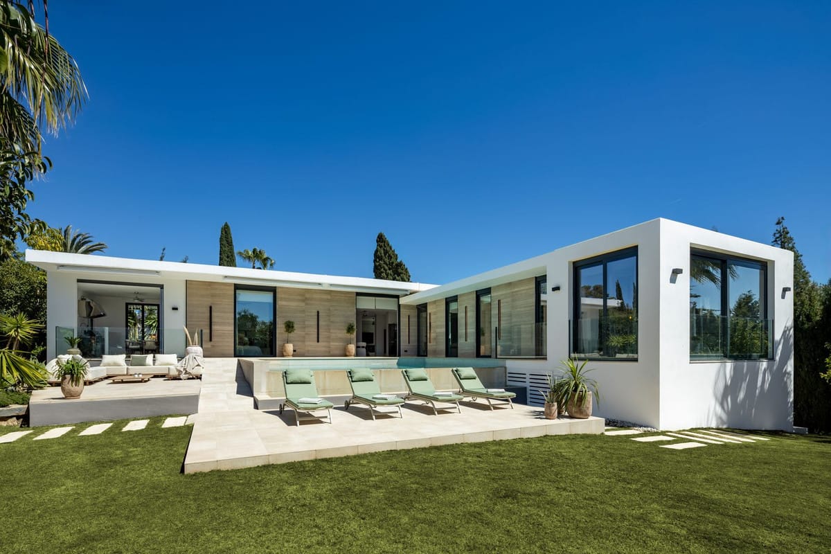 5 bedroom Villa For Sale