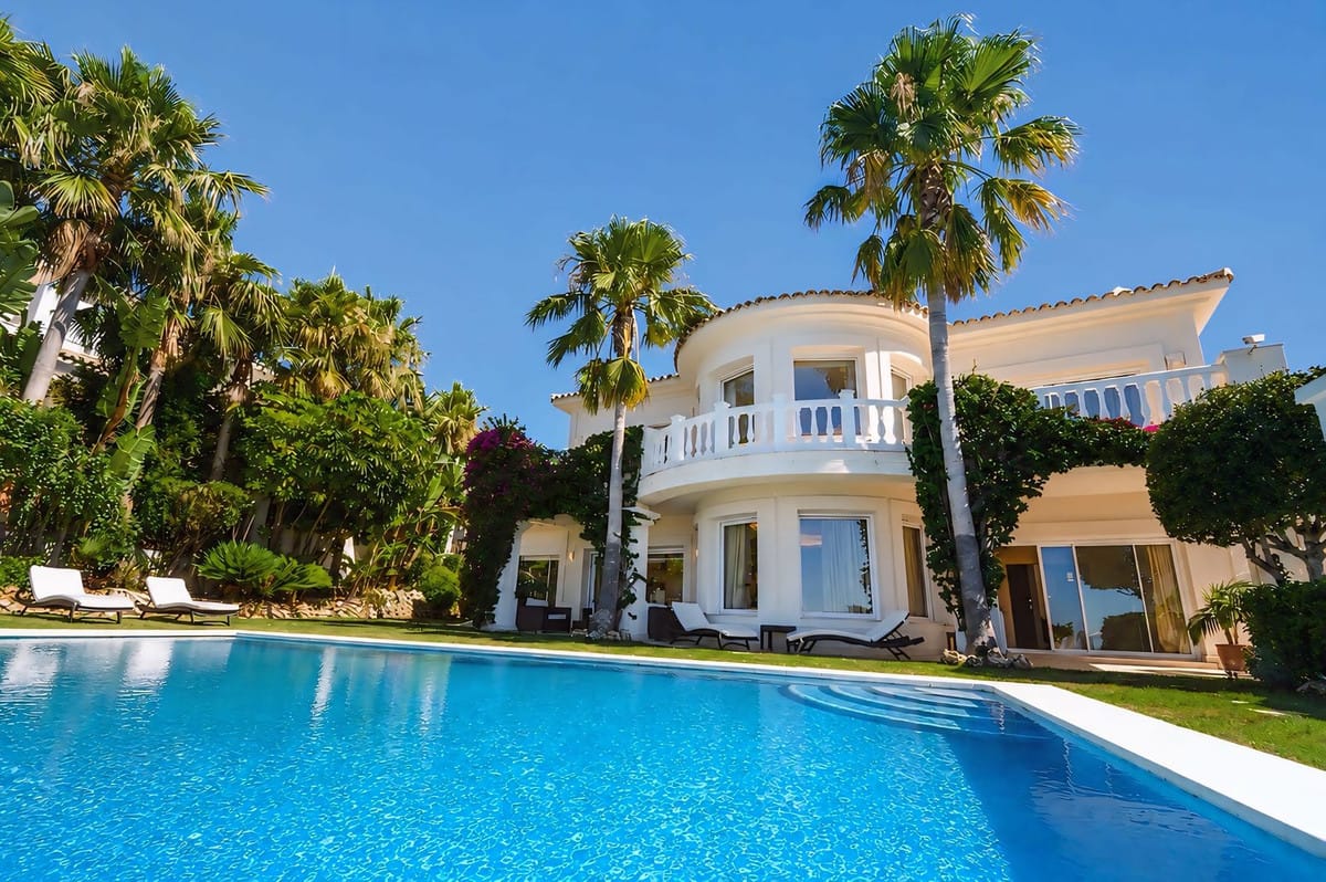5 bedroom Villa For Sale