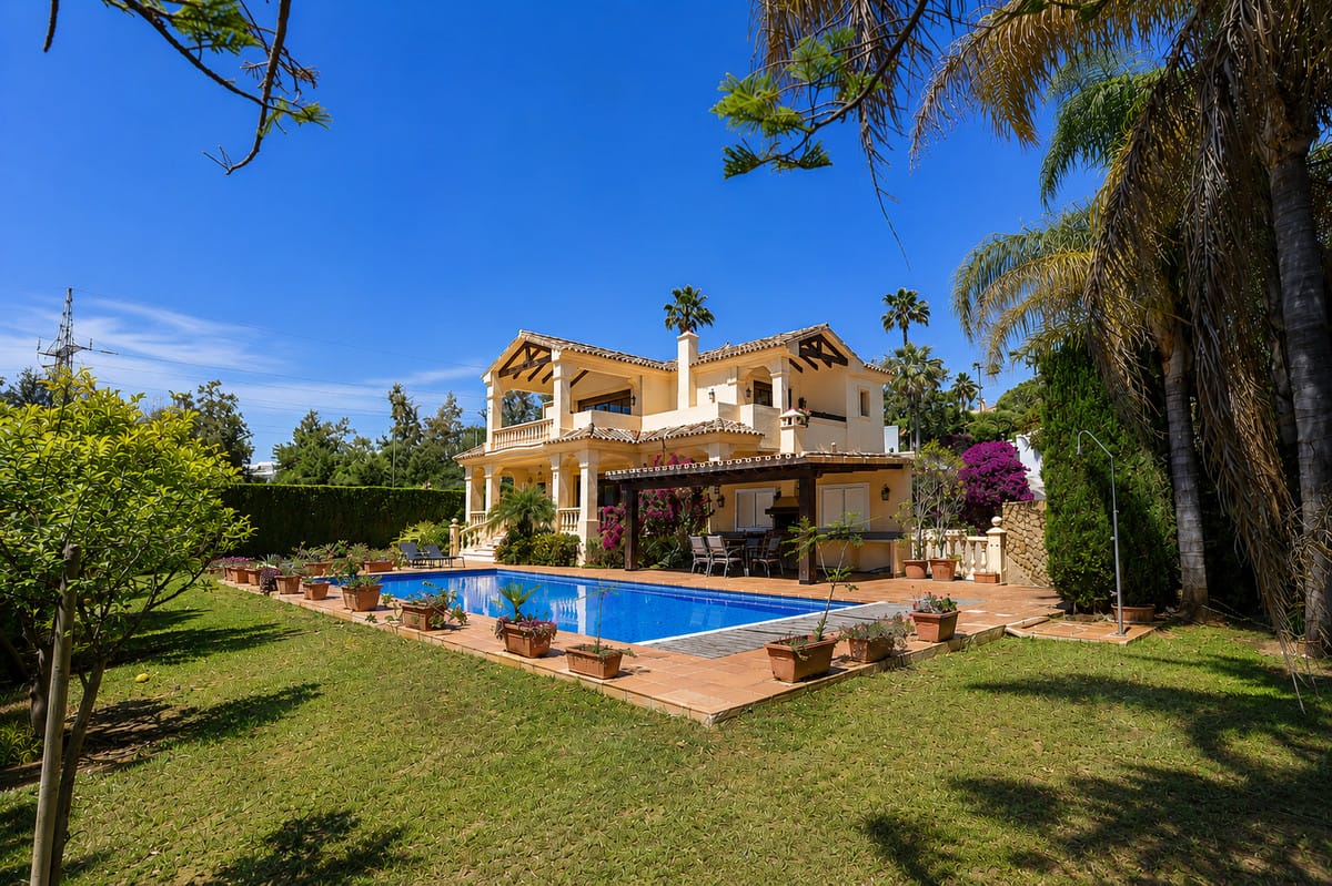 5 bedroom Villa For Sale