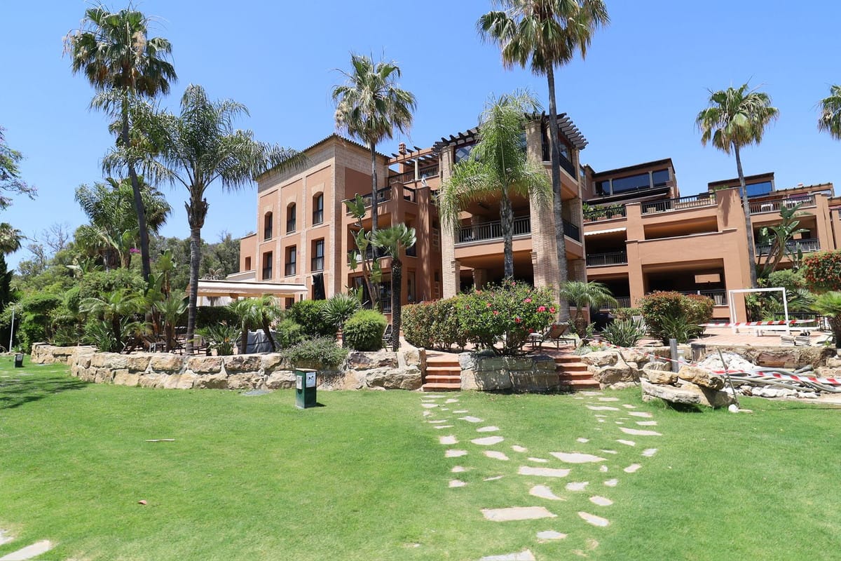 4 bedroom Apartment For Sale