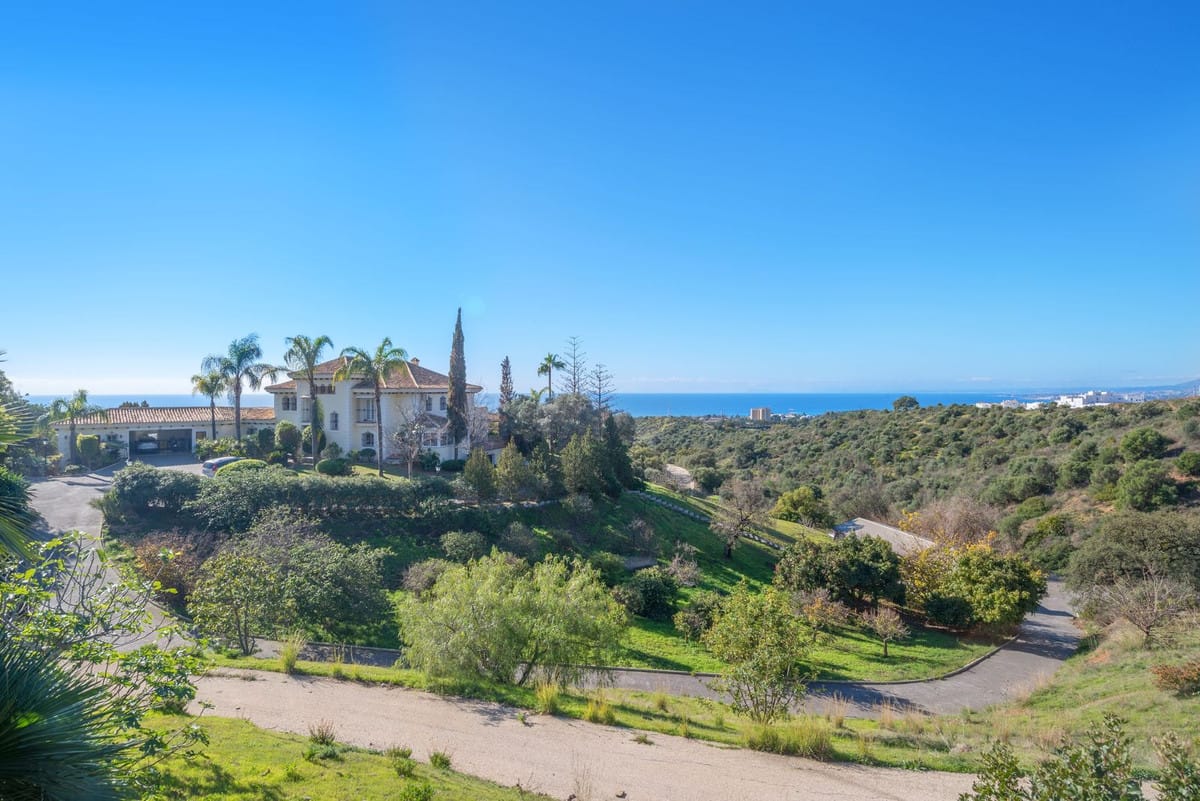 8 bedroom Villa For Sale