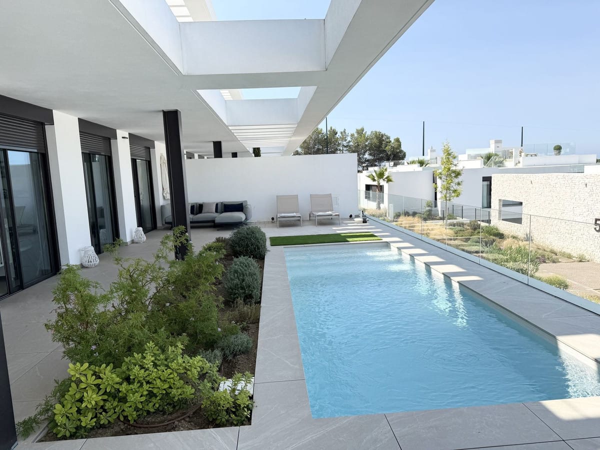 4 bedroom Apartment For Sale