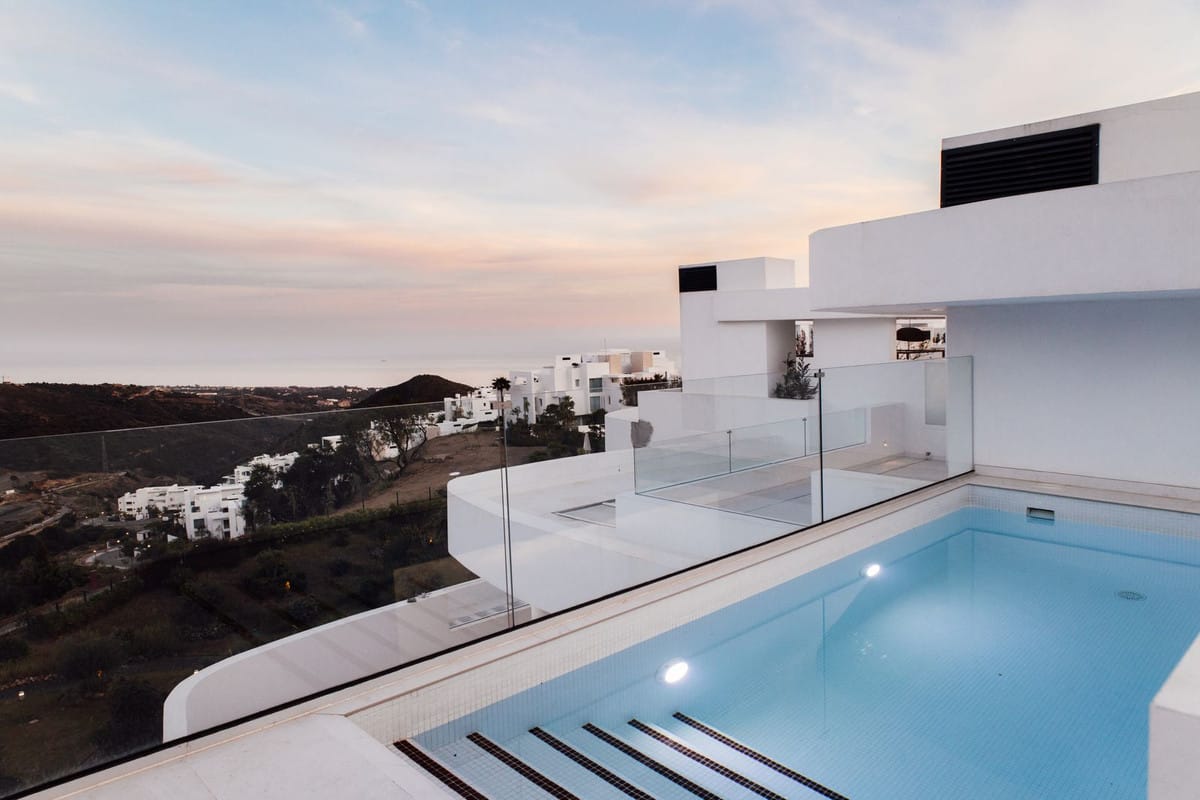 3 bedroom Apartment For Sale