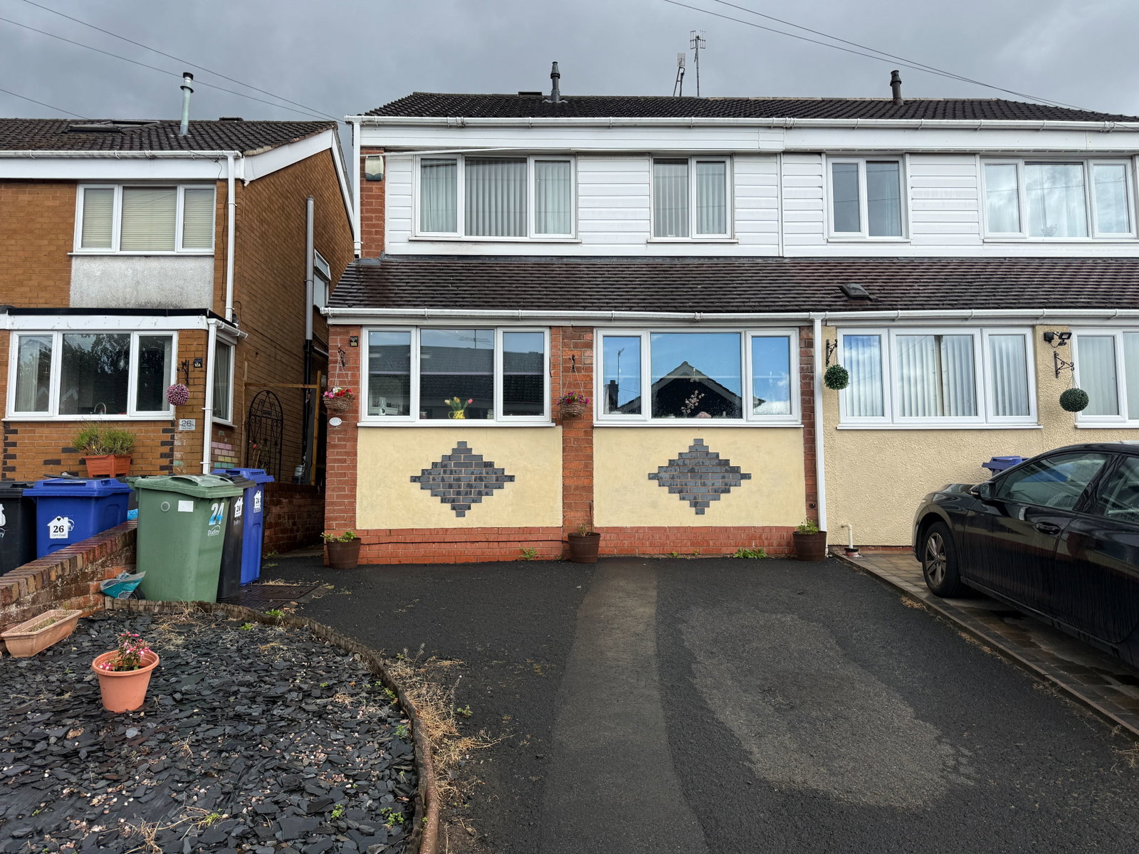 3 bedroom Semi-detached house For Sale