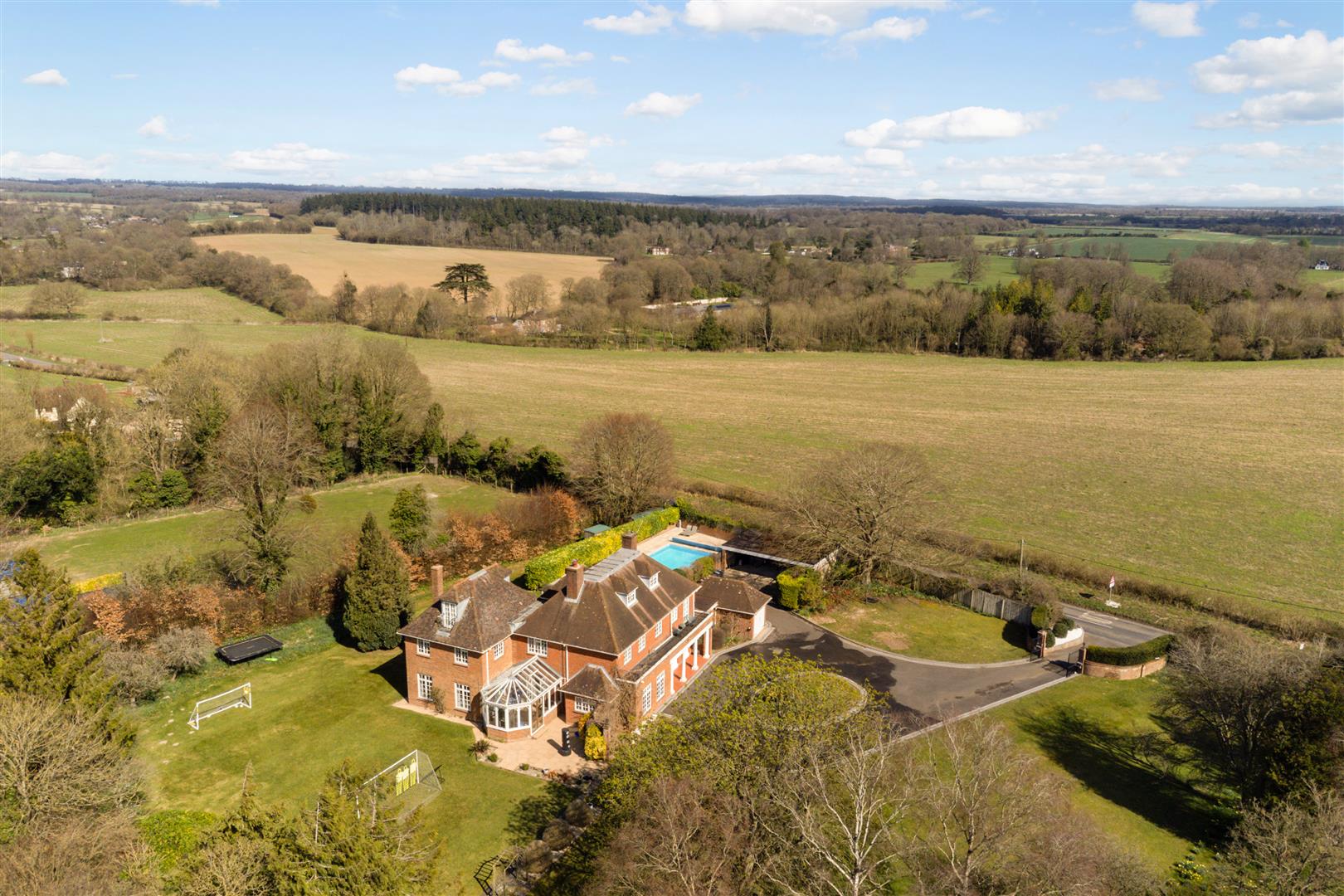 6 bedroom Detached house For Sale