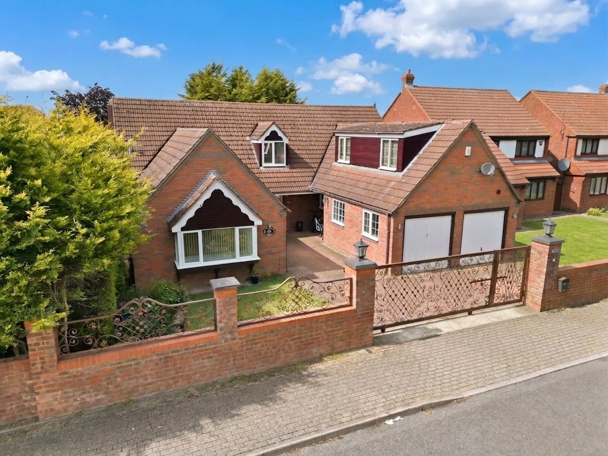 4 bedroom Detached bungalow For Sale