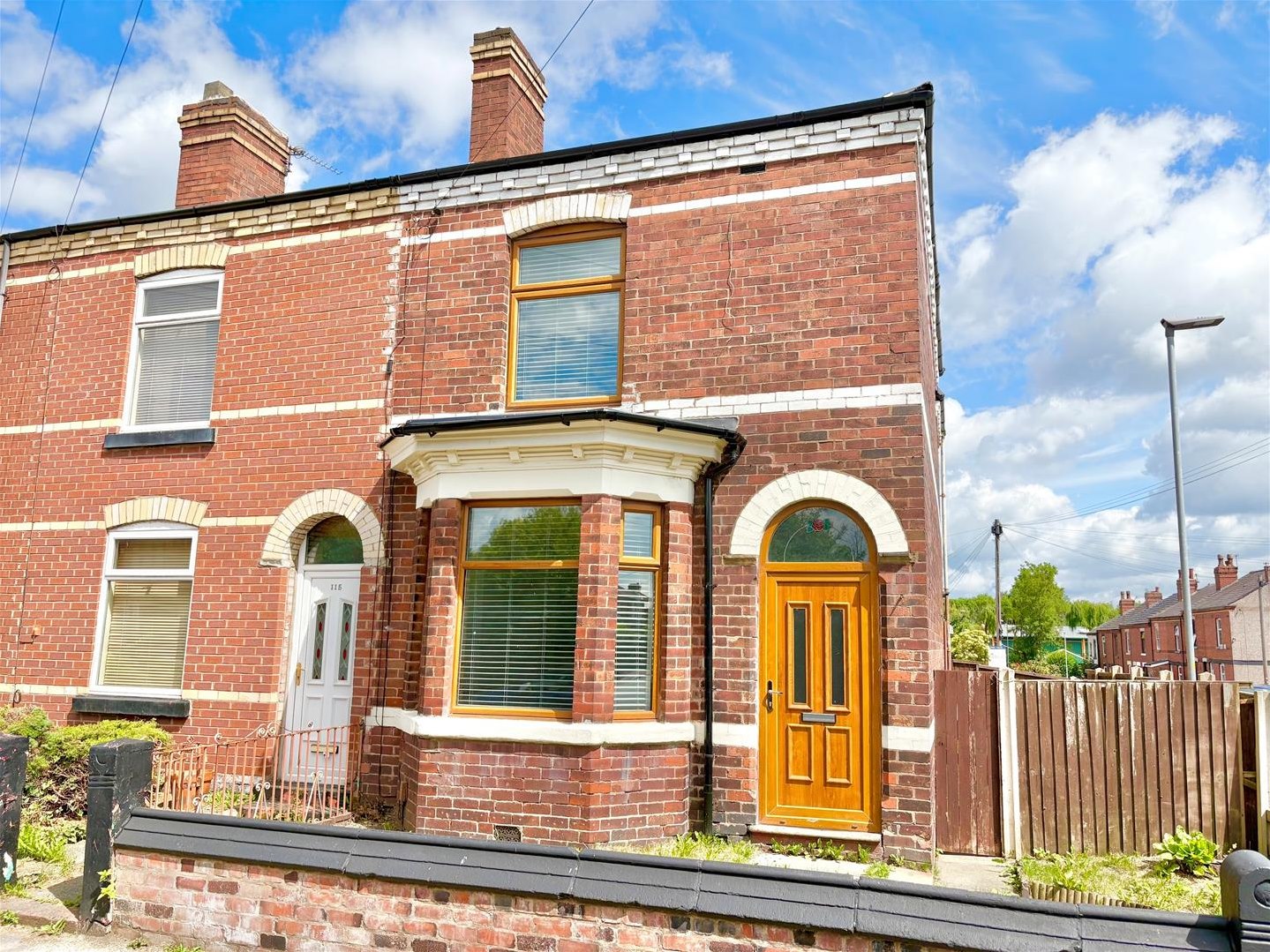 3 bedroom End of terrace house Under Offer