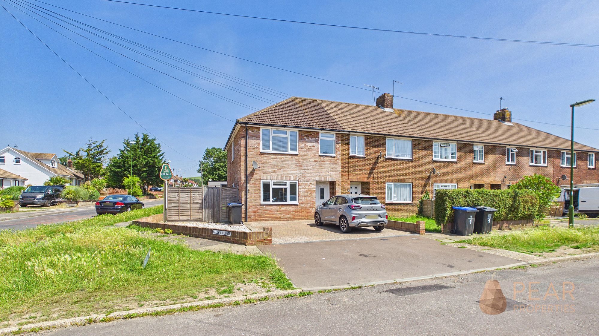 3 bedroom End of terrace house Under Offer