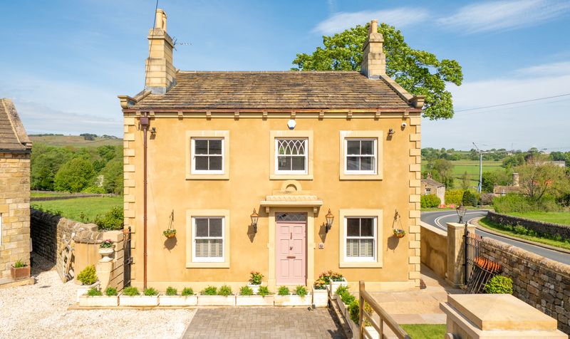 5 bedroom Studio flat For Sale