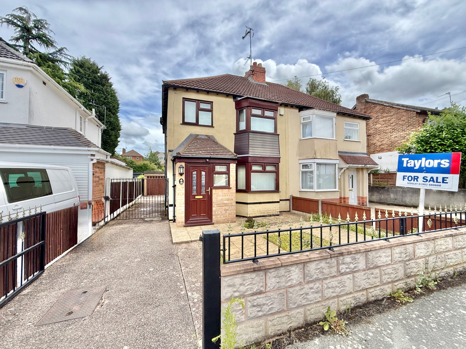 3 bedroom Semi-detached house For Sale