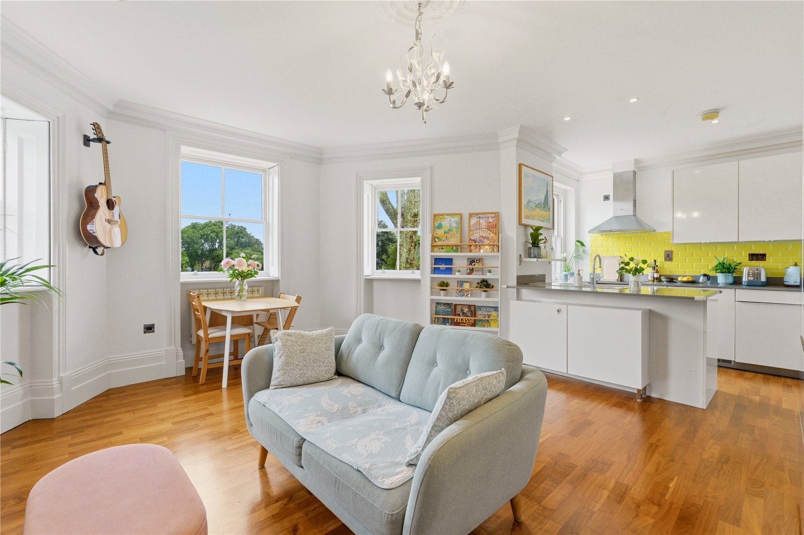 2 bedroom Flat For Sale