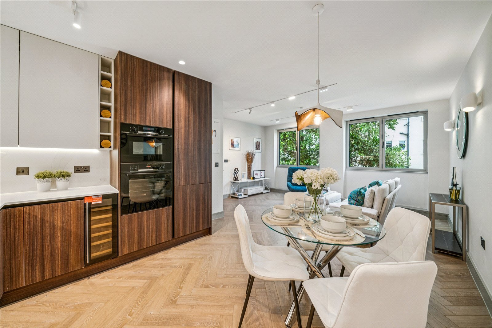 3 bedroom Flat For Sale