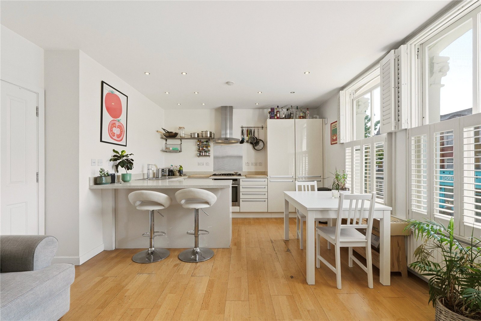 2 bedroom Flat For Sale