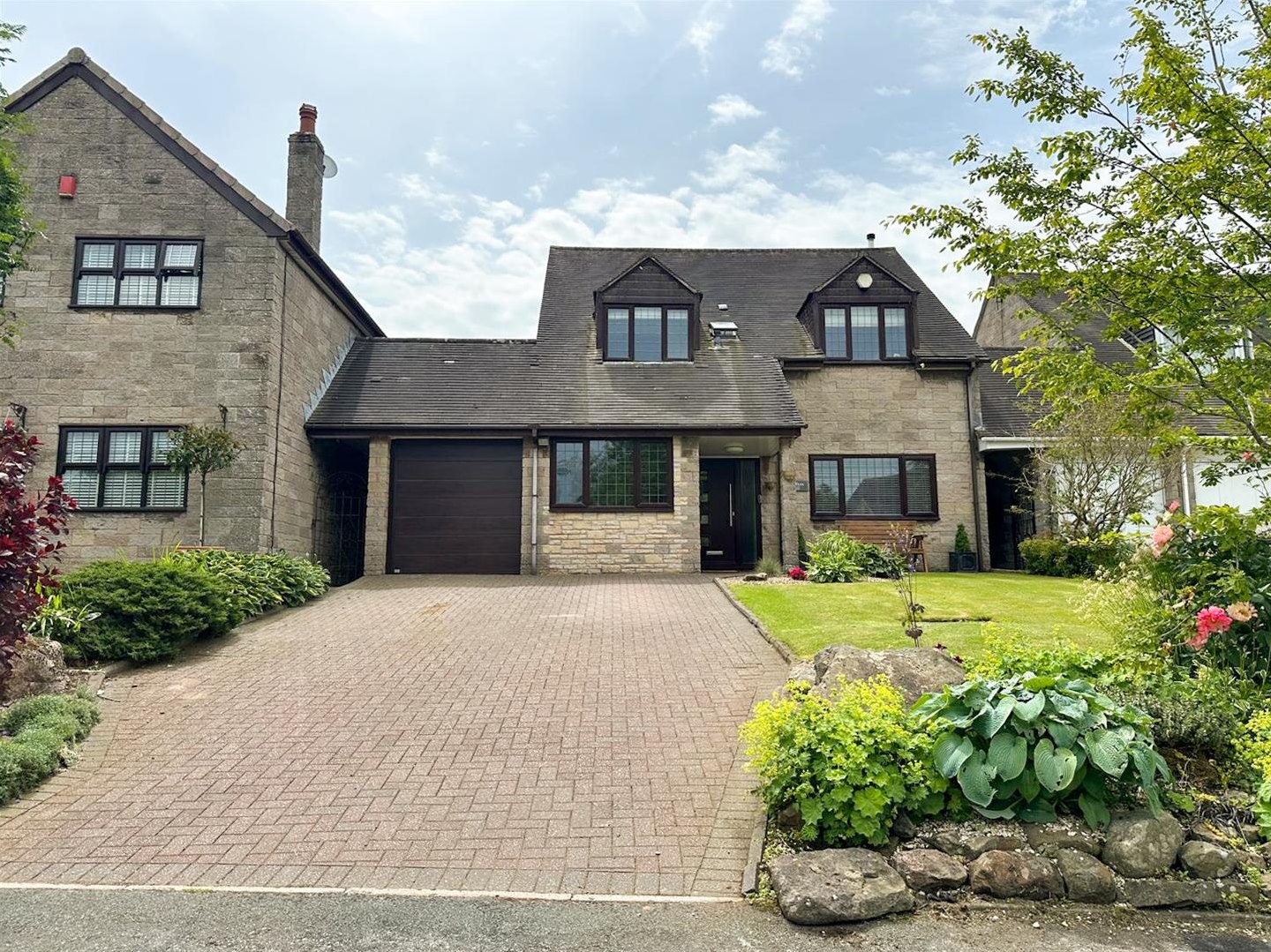 4 bedroom Link detached house Under Offer
