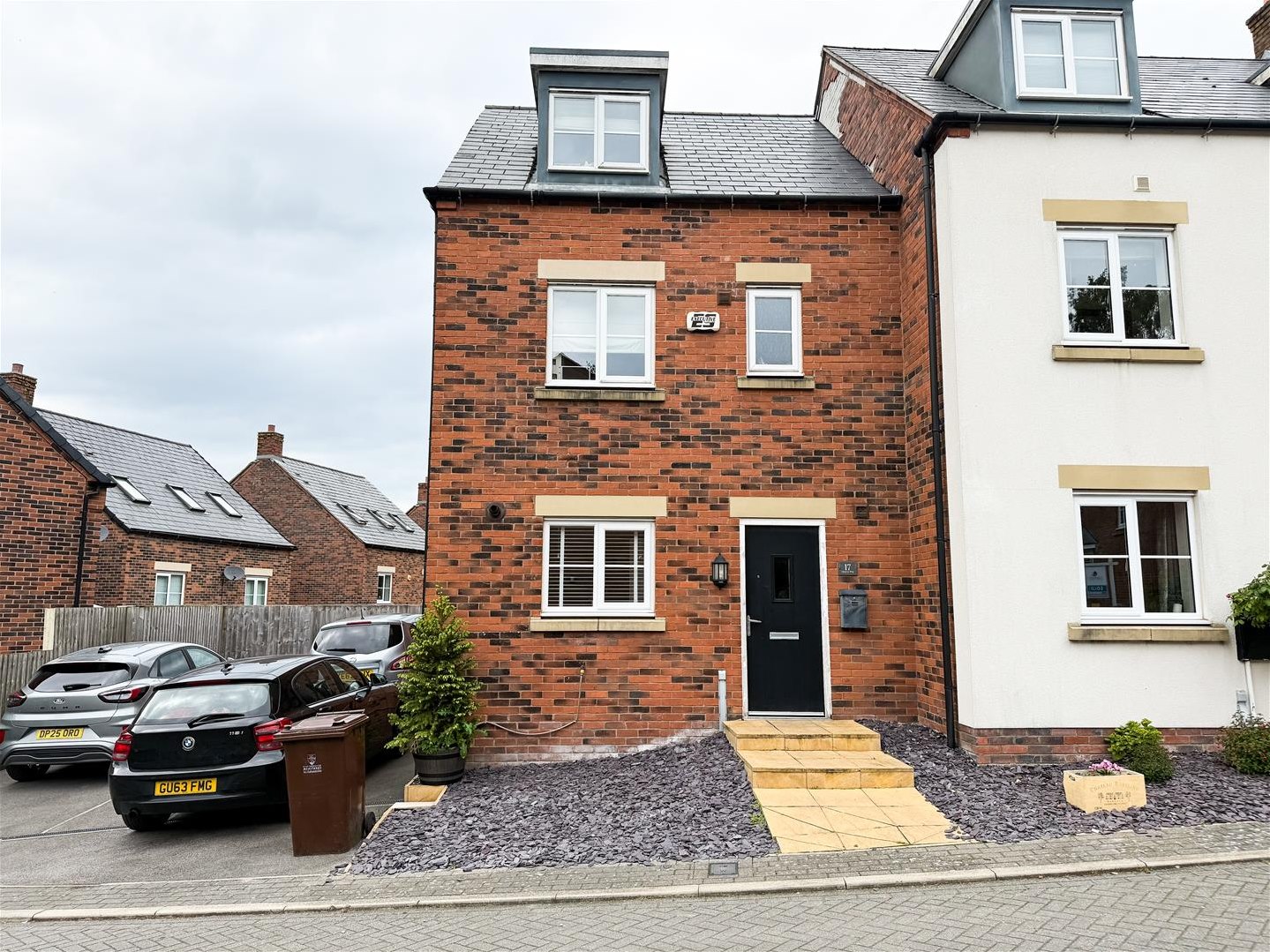 4 bedroom End of terrace house For Sale