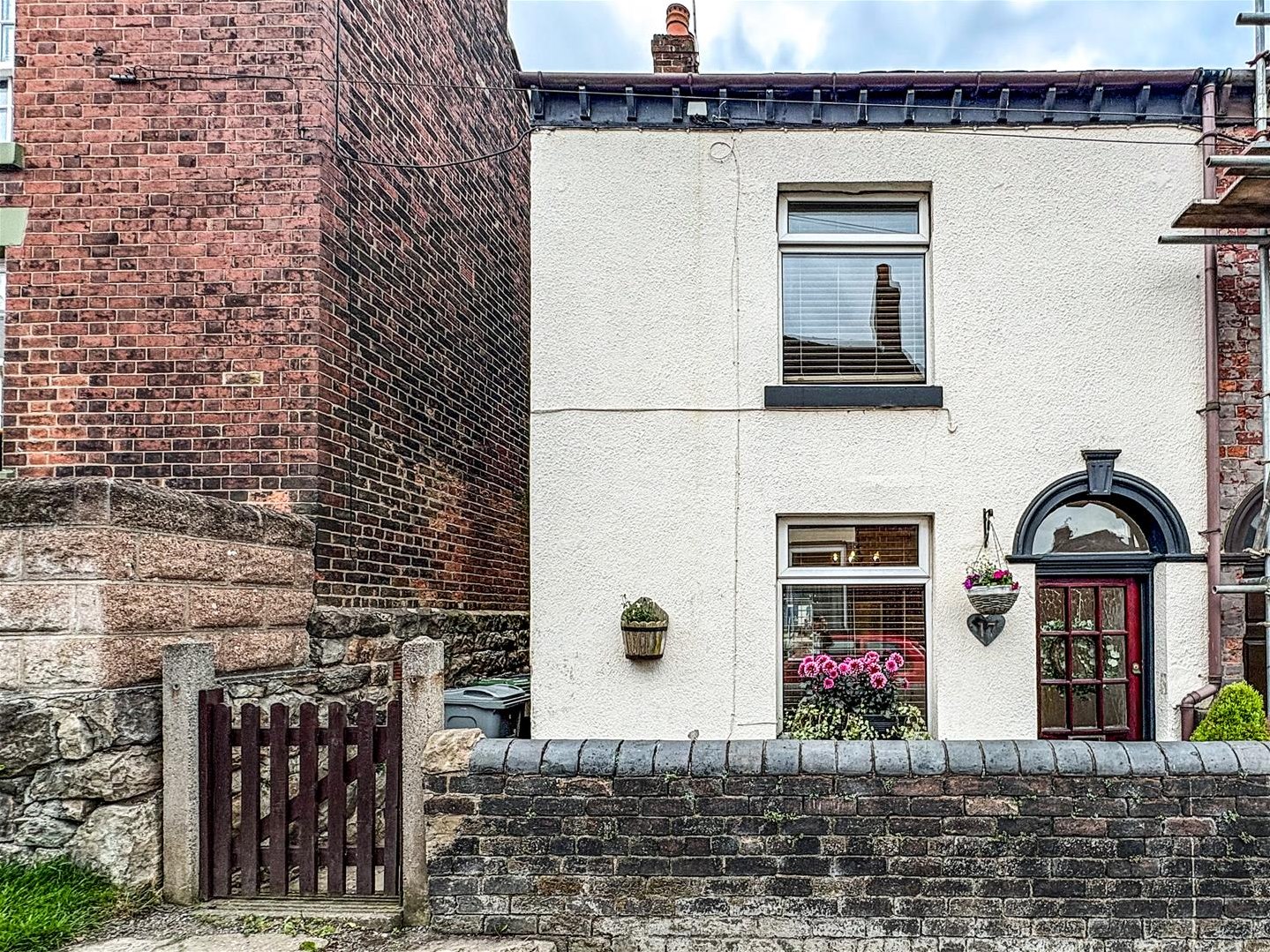 2 bedroom Semi-detached house For Sale