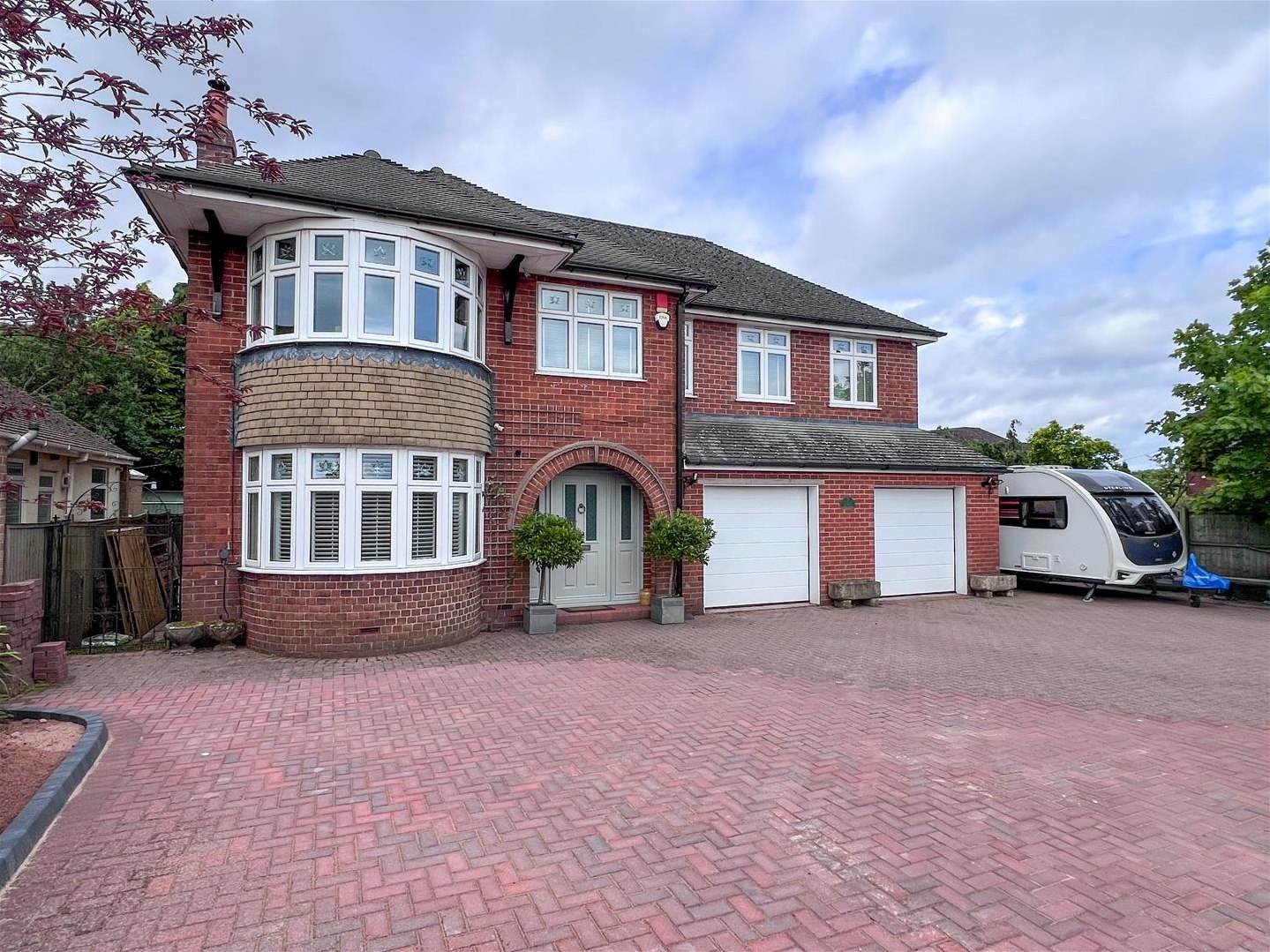 5 bedroom Block of Apartments For Sale