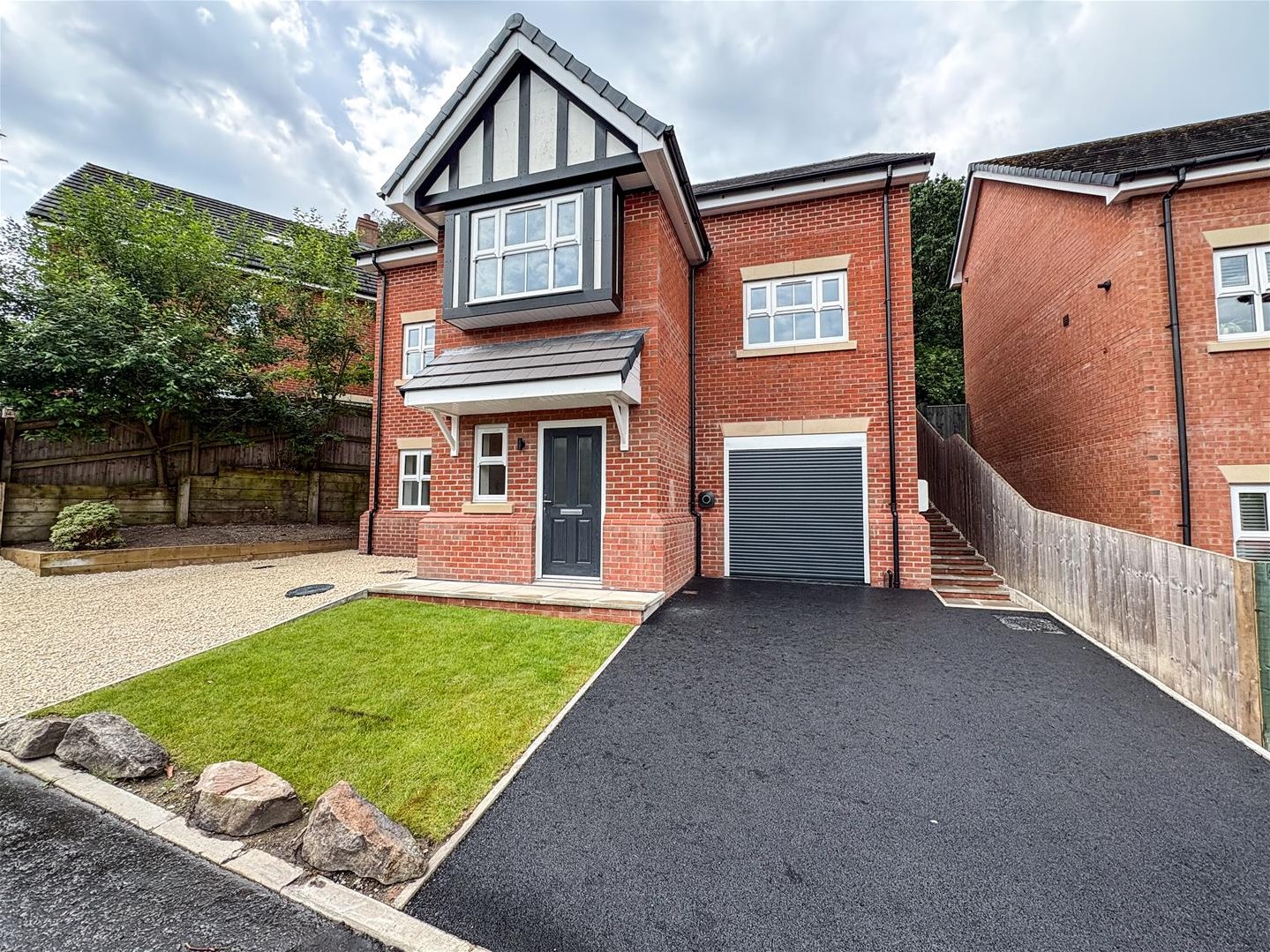 4 bedroom Link detached house For Sale