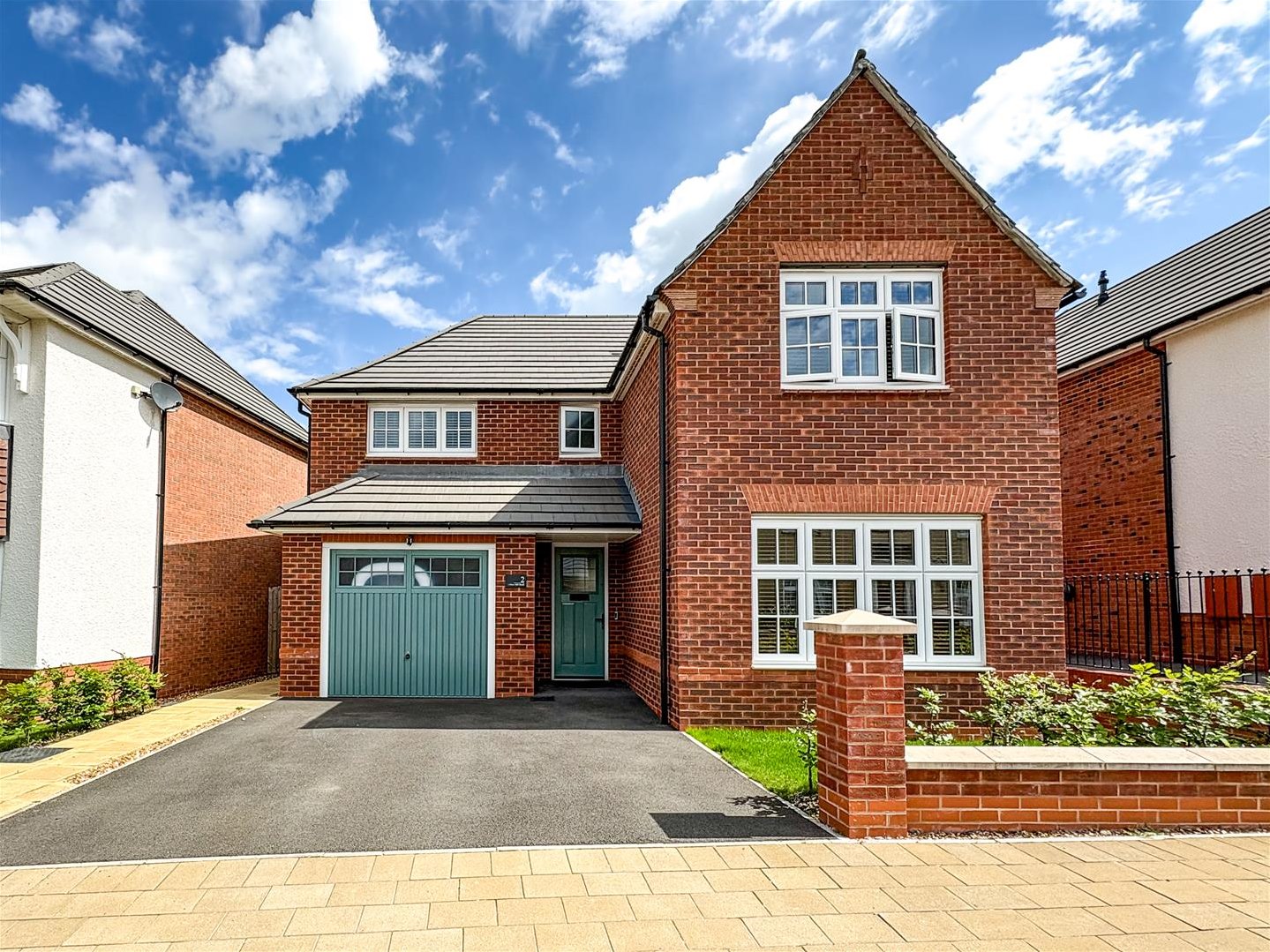 4 bedroom Link detached house For Sale