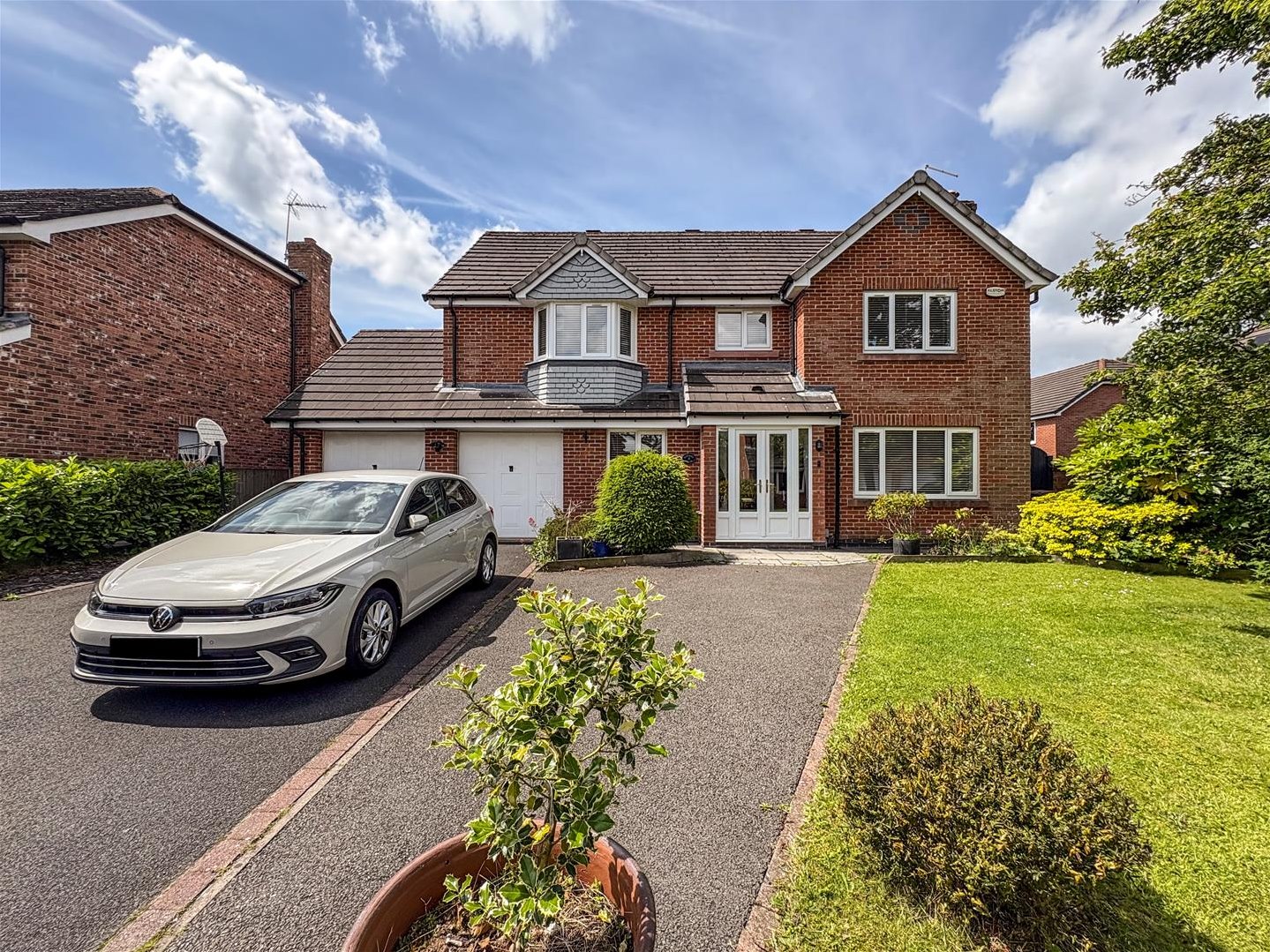 5 bedroom Link detached house For Sale