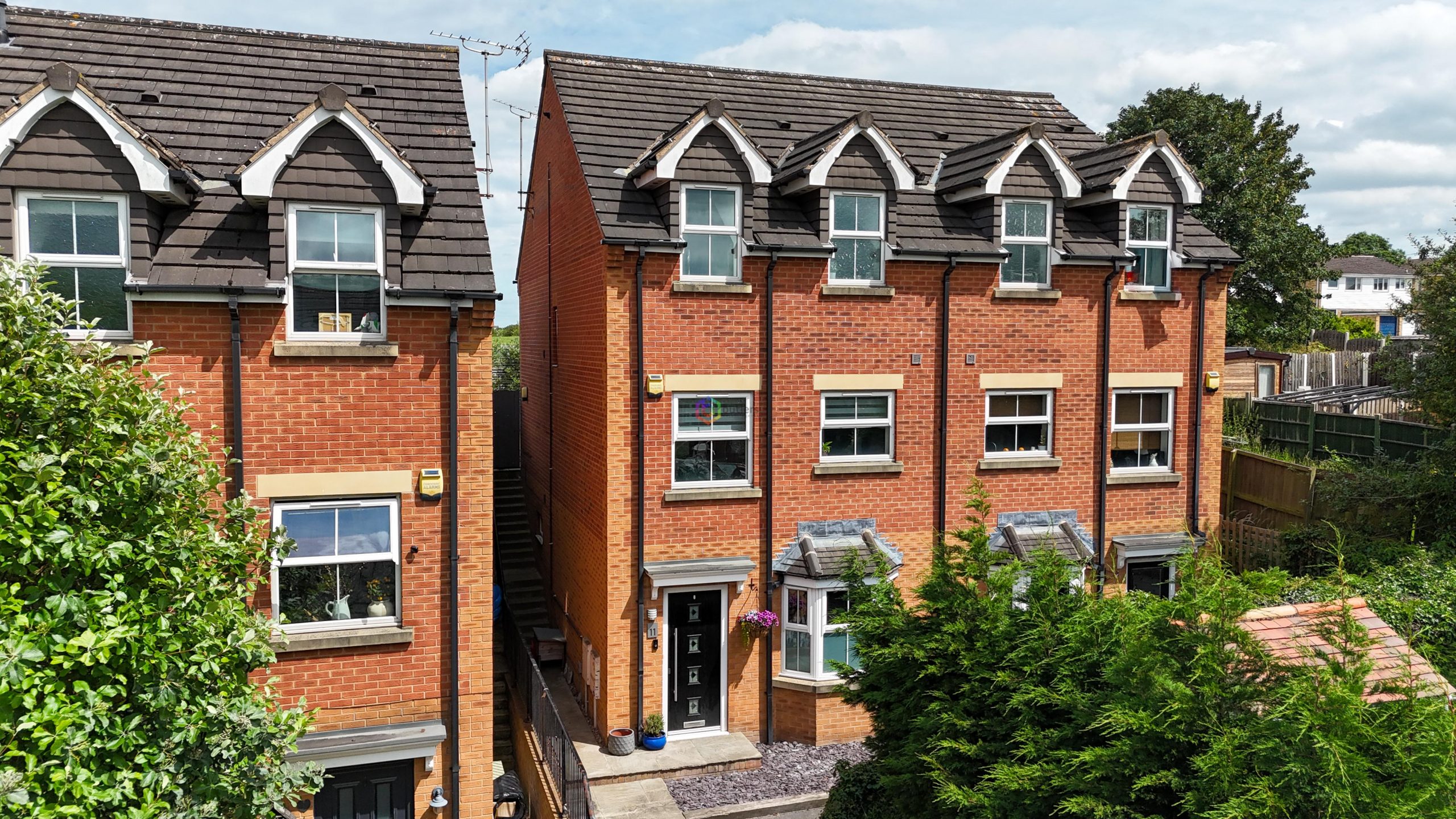 4 bedroom Semi-detached house Under Offer