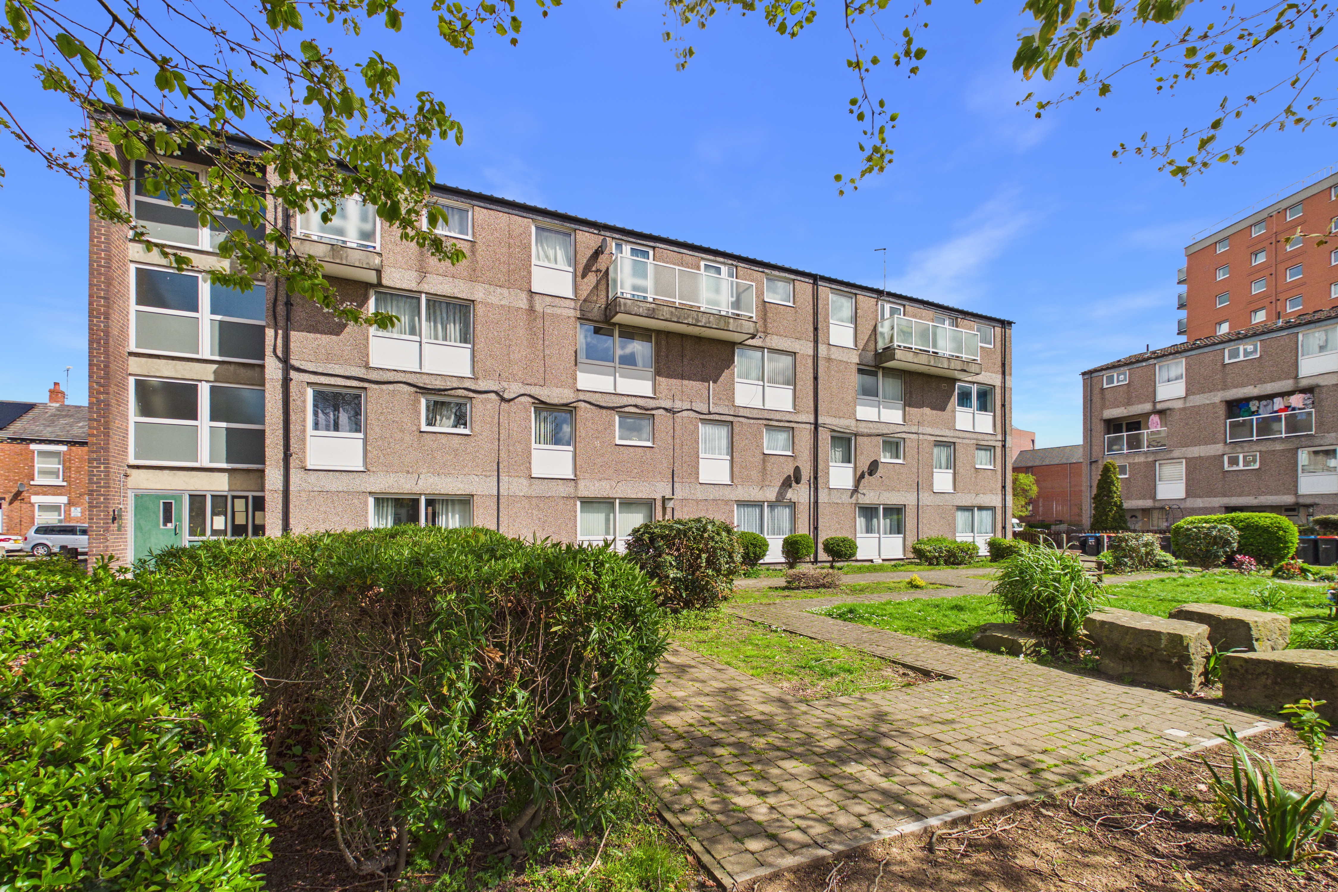 3 bedroom Flat share For Sale