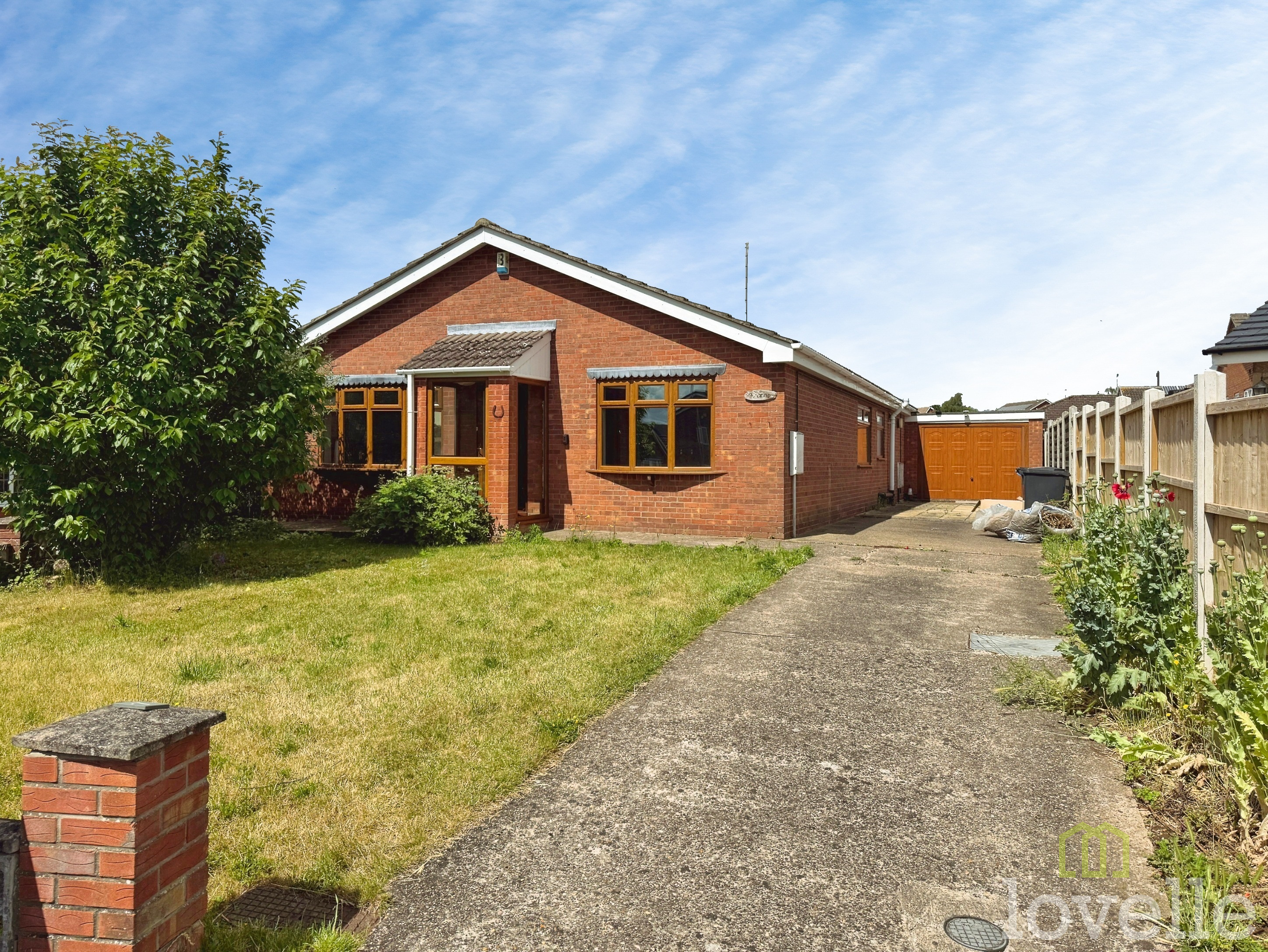 3 bedroom Detached bungalow For Sale