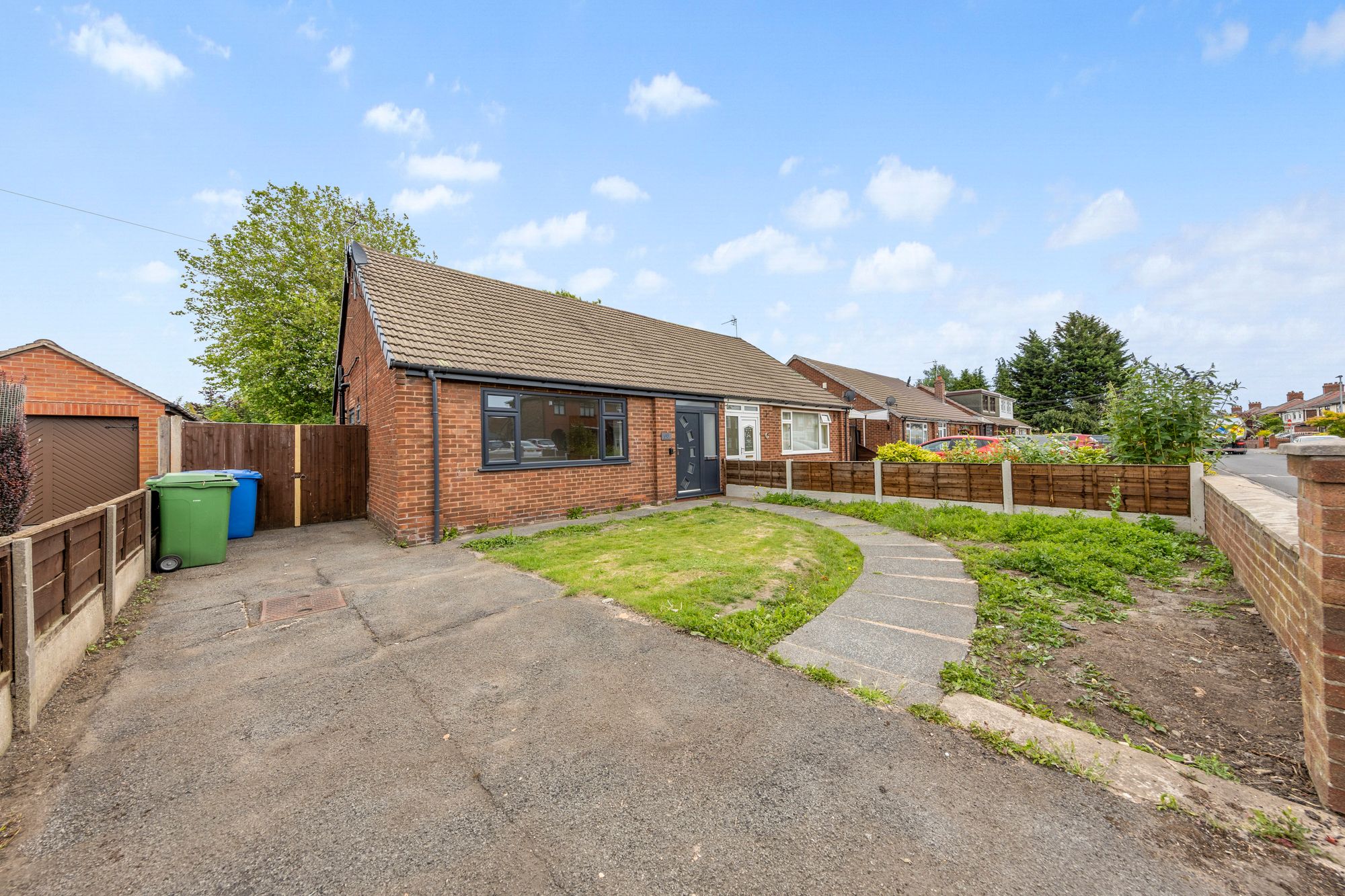 3 bedroom Detached bungalow For Sale