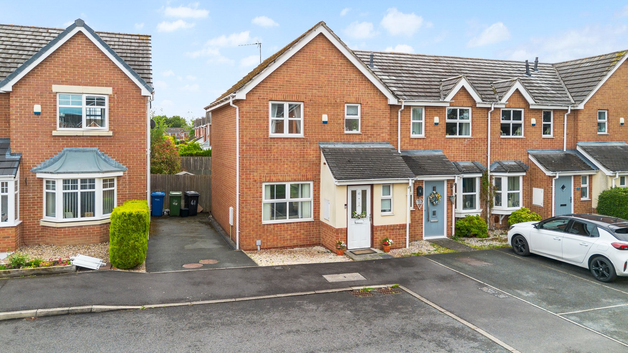 3 bedroom End of terrace house Under Offer