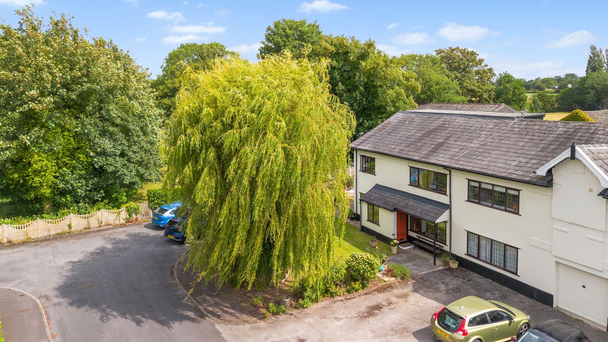 5 bedroom Link detached house For Sale