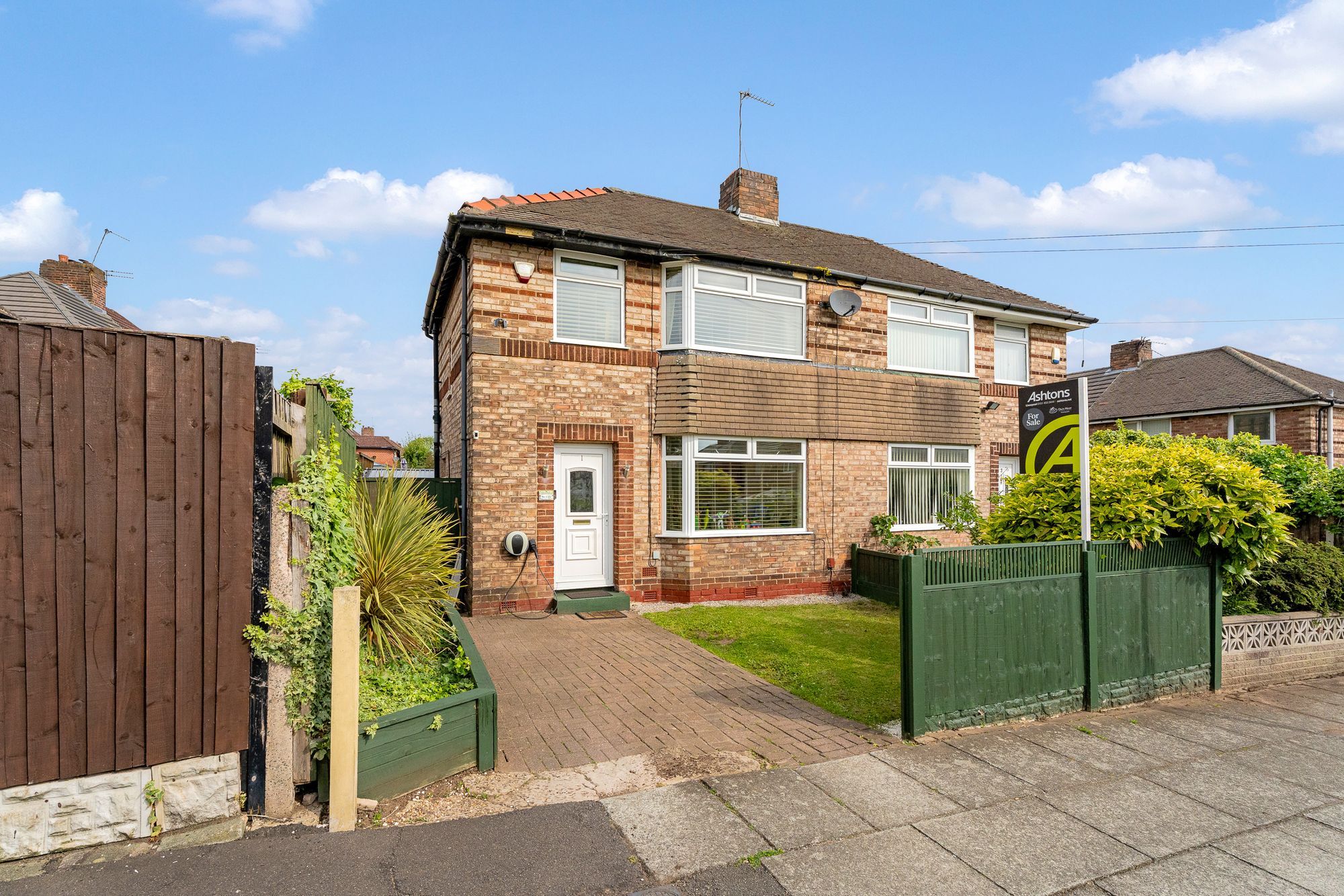3 bedroom Semi-detached house For Sale