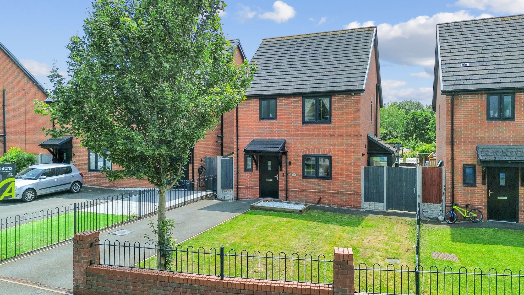3 bedroom Detached house For Sale