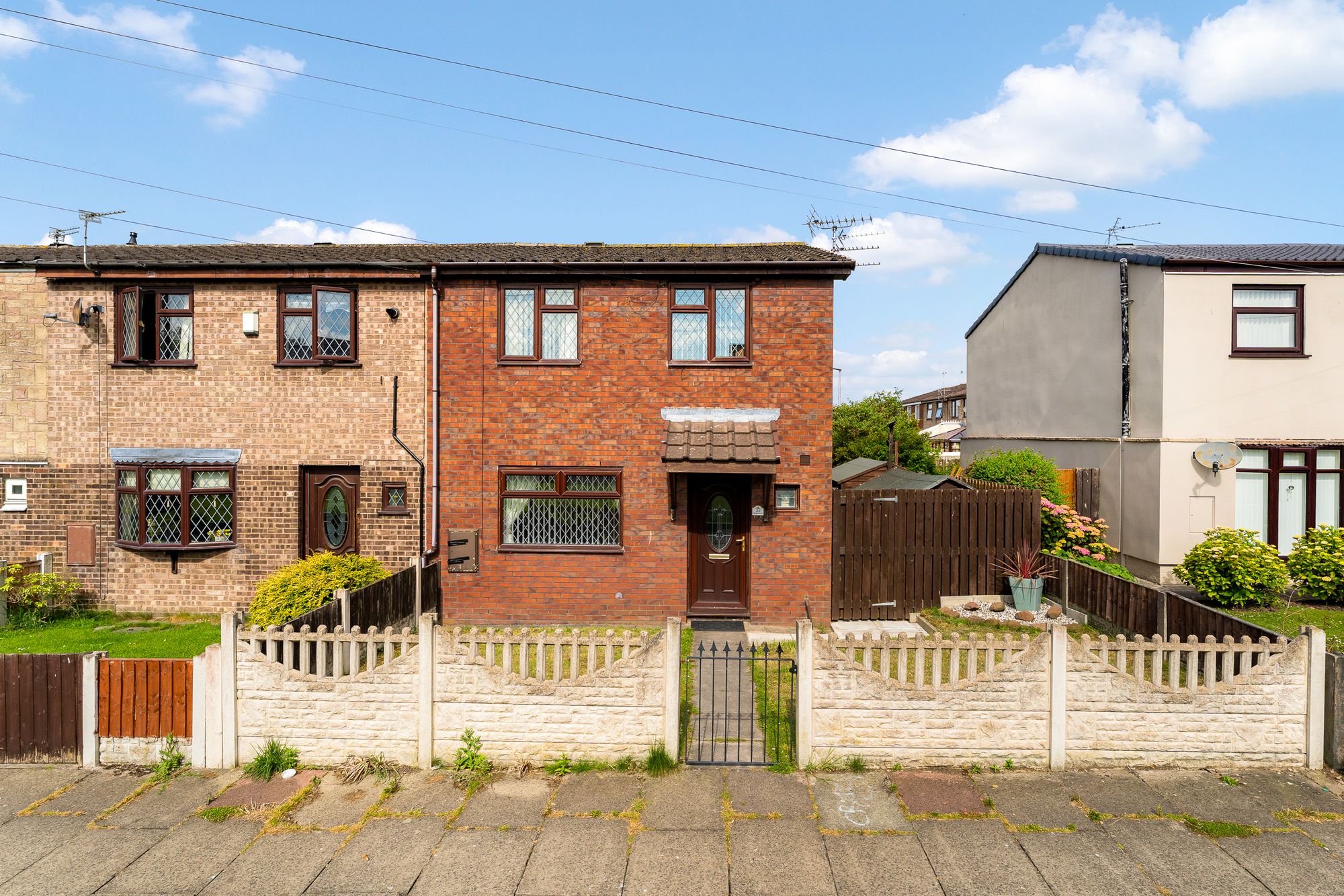 3 bedroom End of terrace house Under Offer