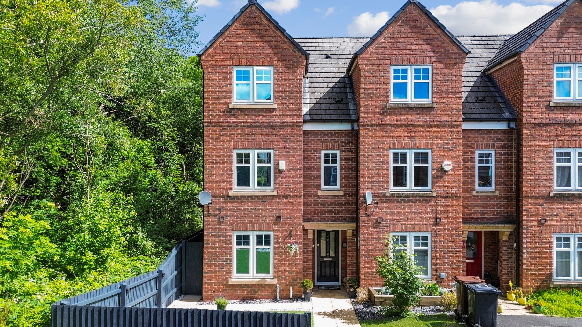 4 bedroom End of terrace house For Sale
