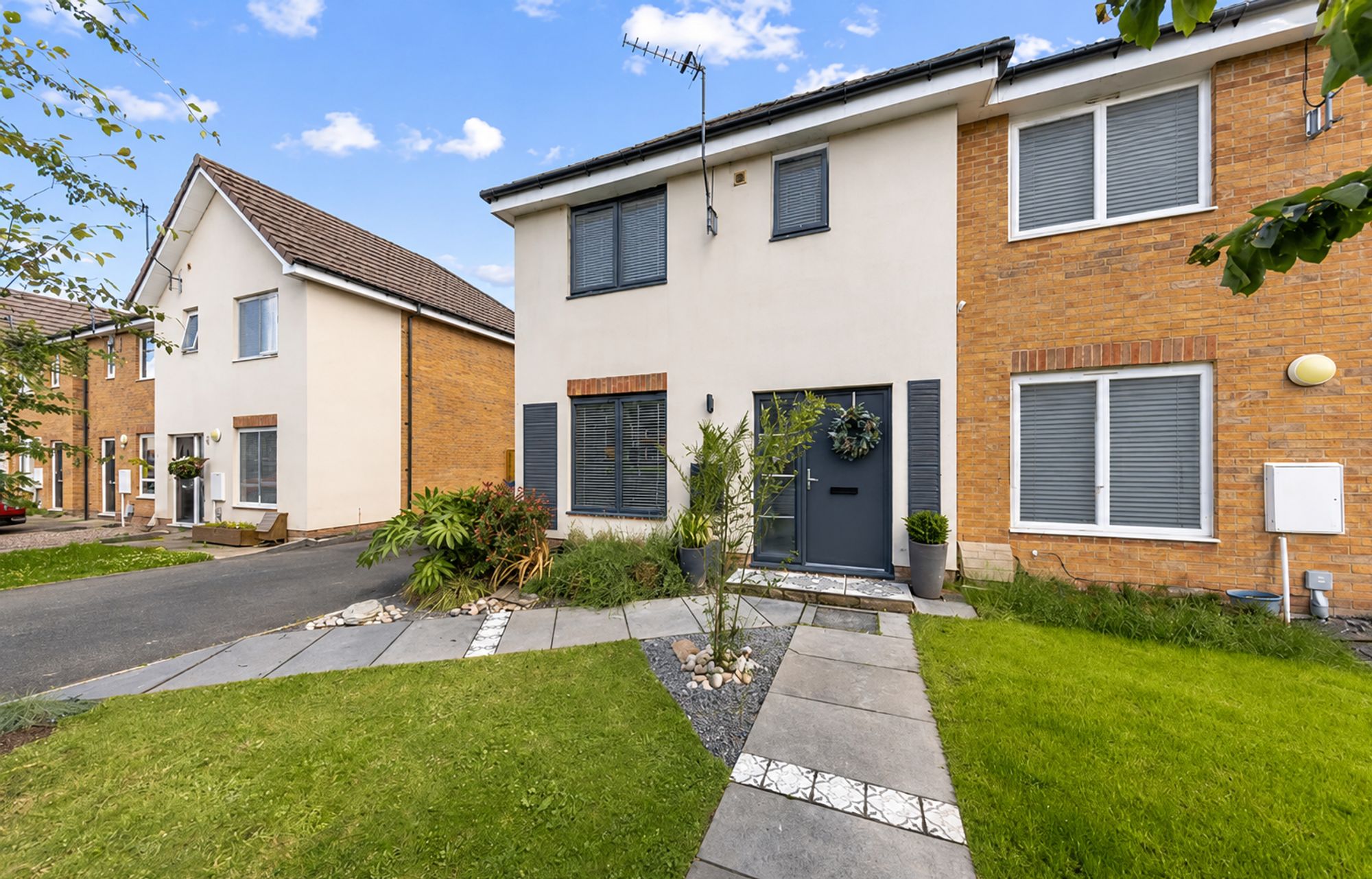 3 bedroom Semi-detached house For Sale