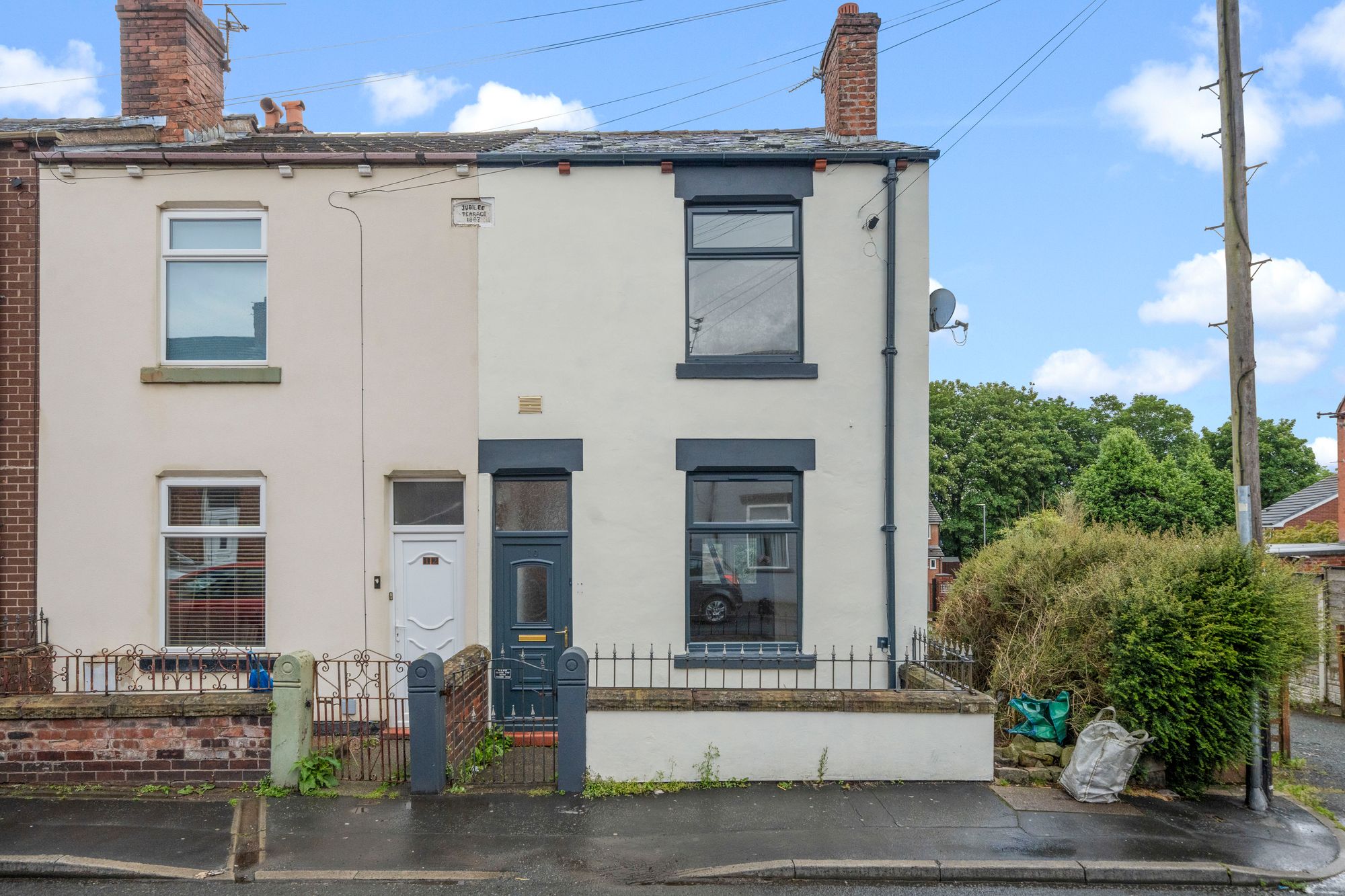 2 bedroom End of terrace house Under Offer