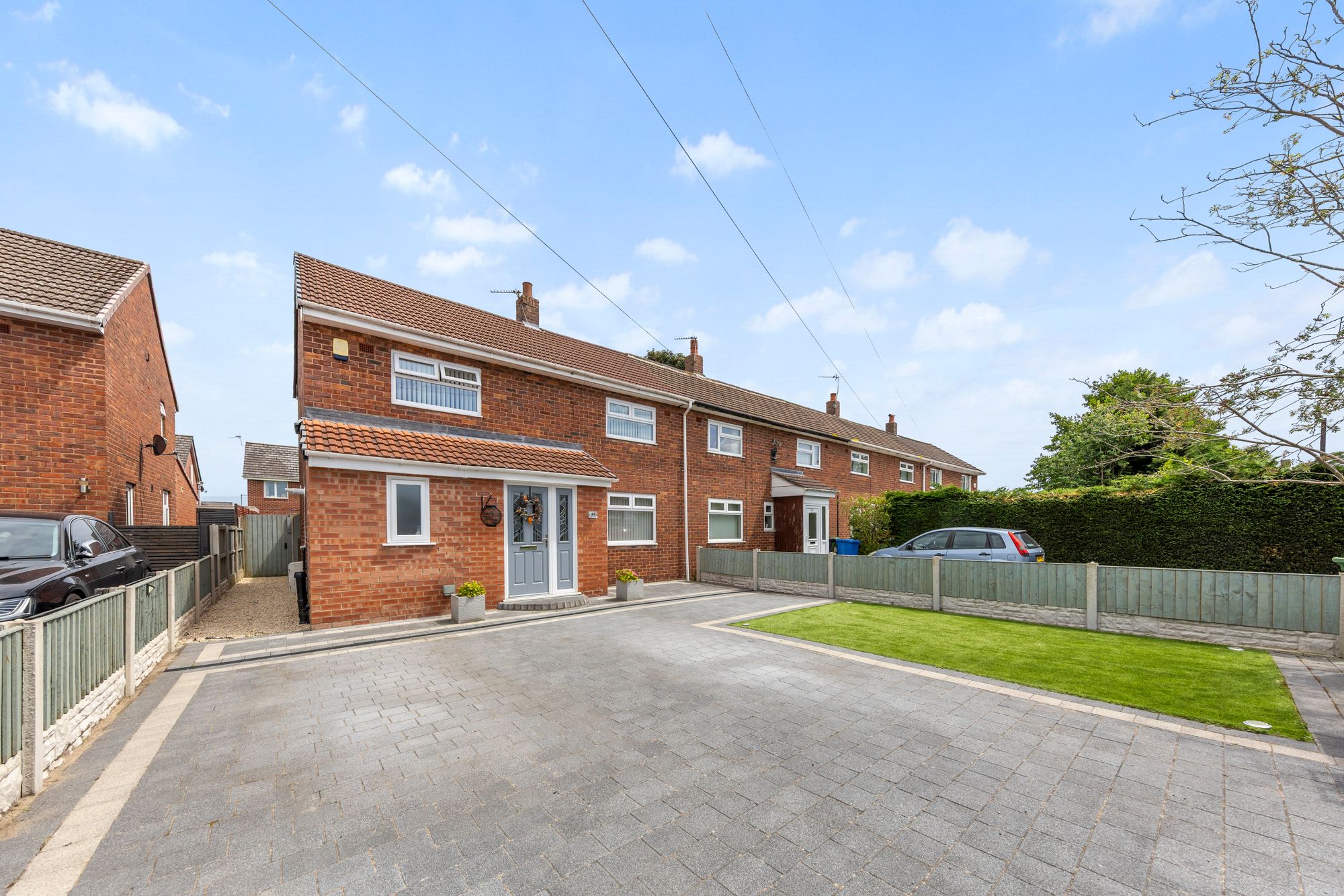 2 bedroom End of terrace house Under Offer