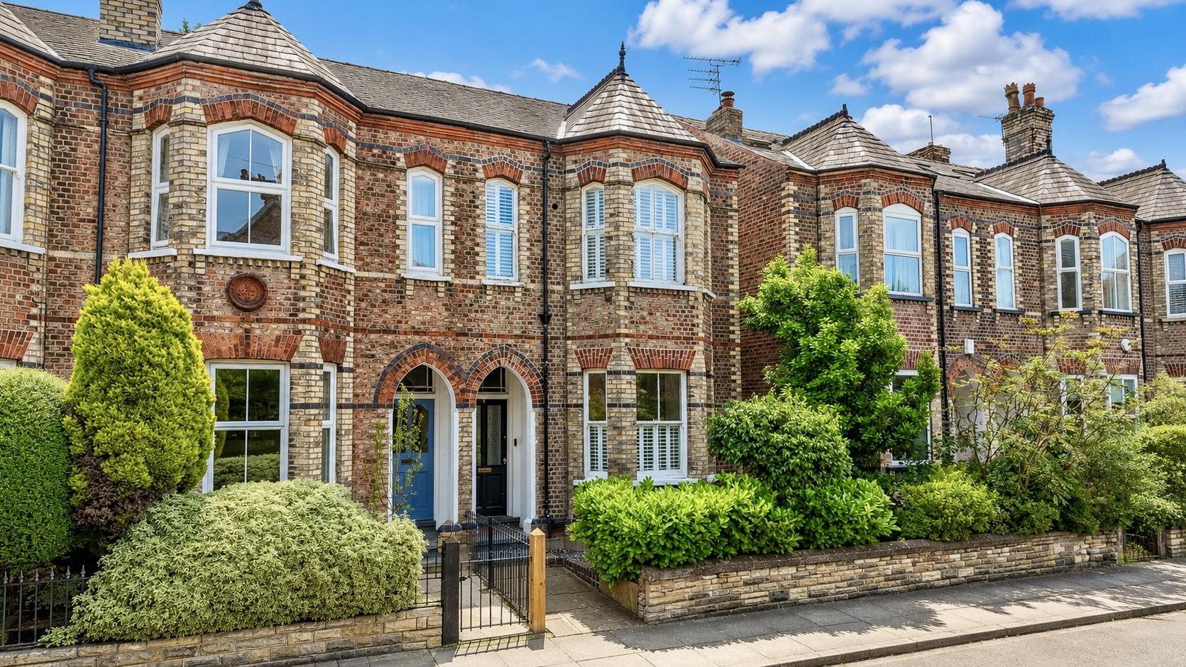 4 bedroom End of terrace house For Sale