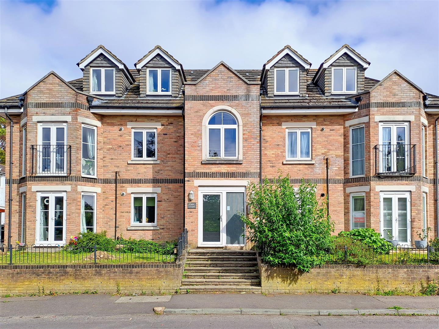 1 bedroom Flat For Sale